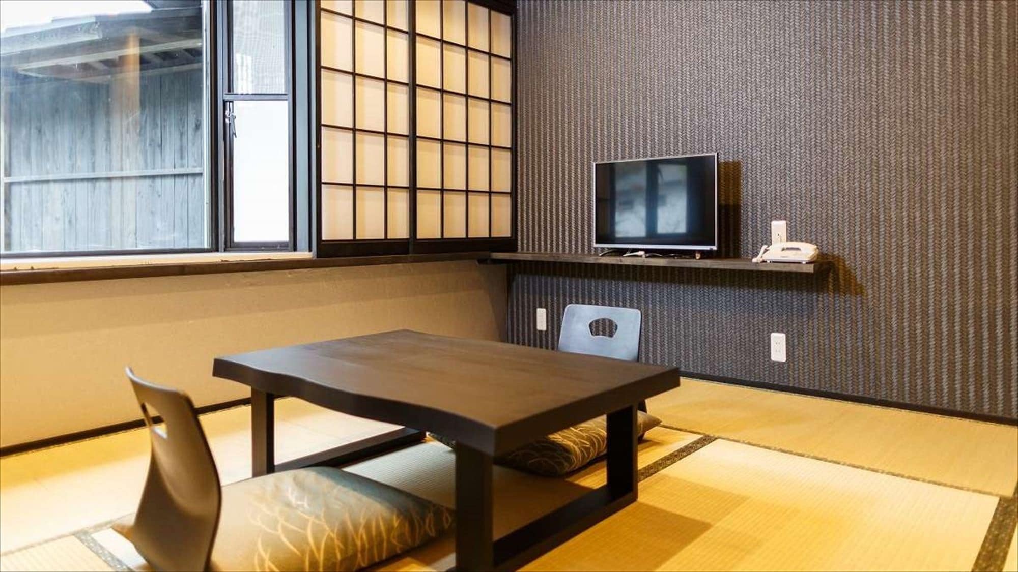 [Japanese-style room 8 tatami mats] Guest room