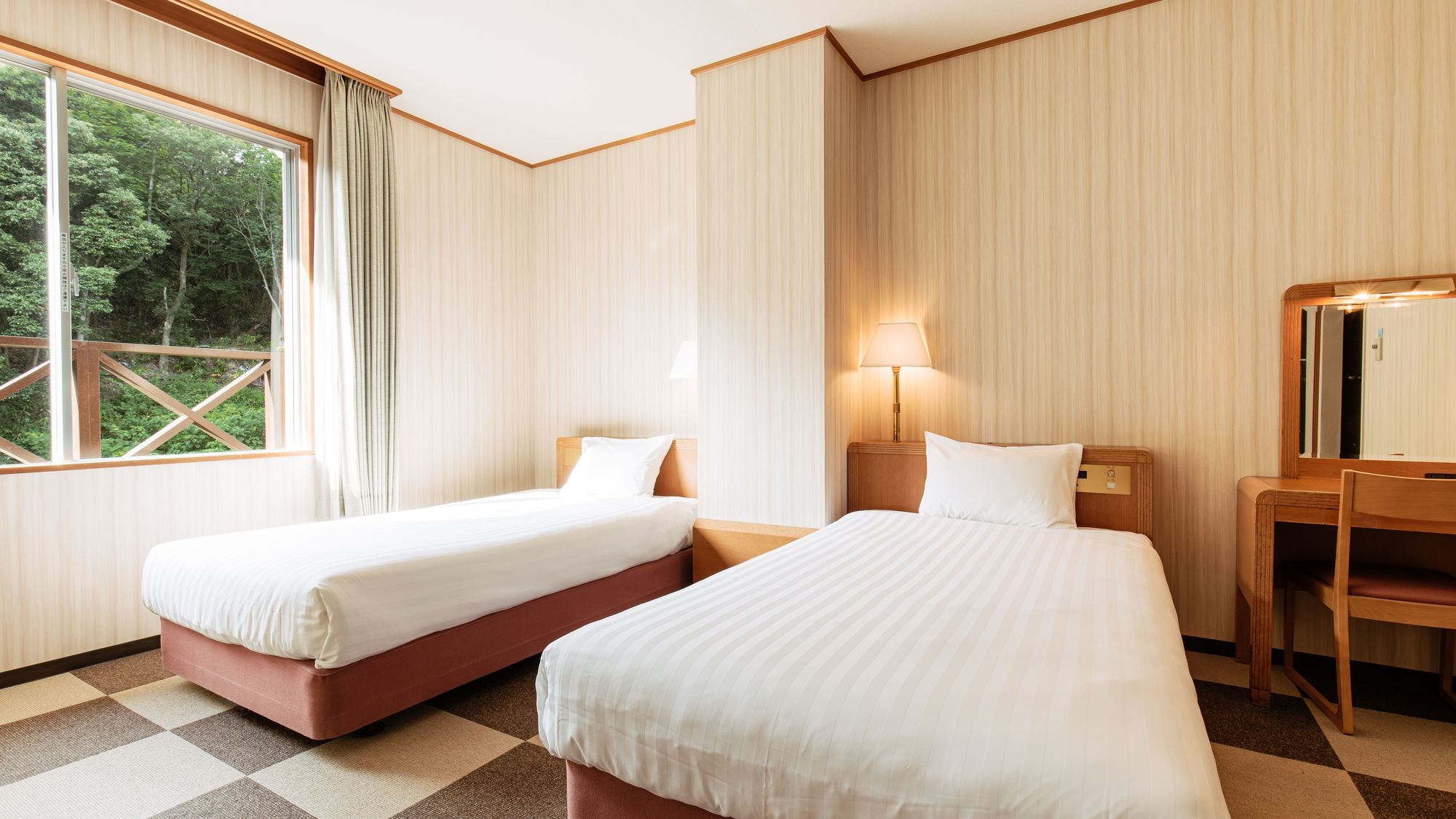[Japanese-Western style room (with bath) / 42 square meters] A room with a 6-tatami mat Japanese-style room and a twin room