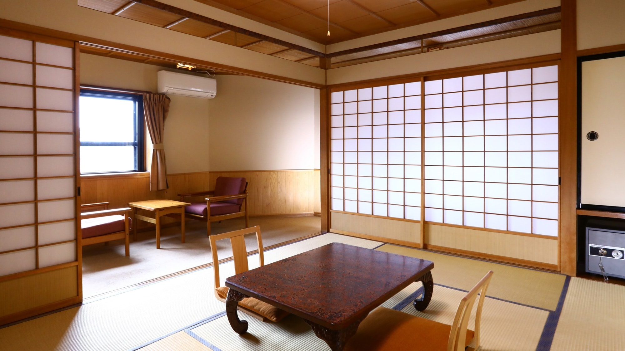 ≪Smoking allowed≫ Japanese-style room 10 tatami mats + spacious wide rim [B type]