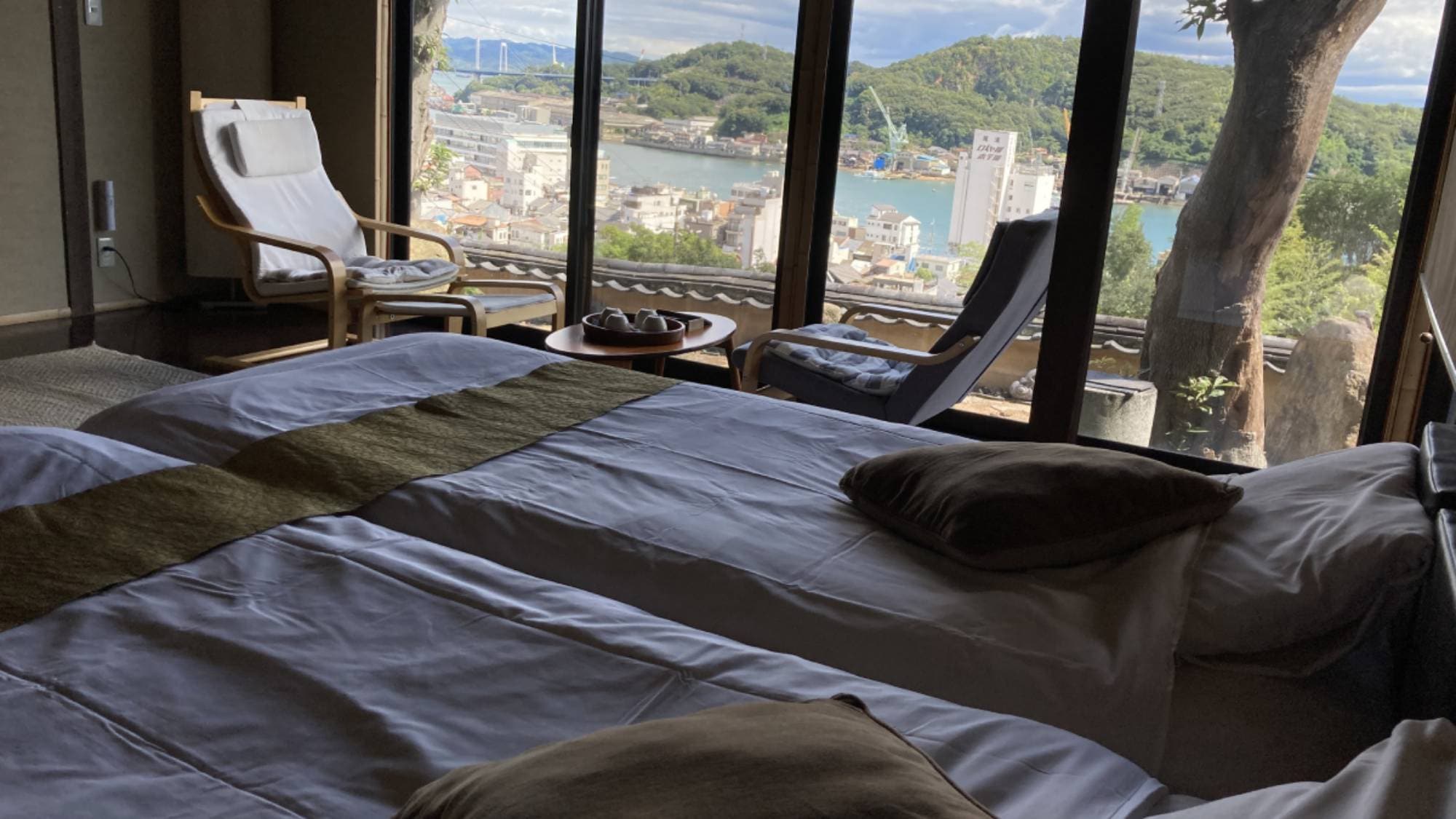・ Location overlooking Onomichi from the room
