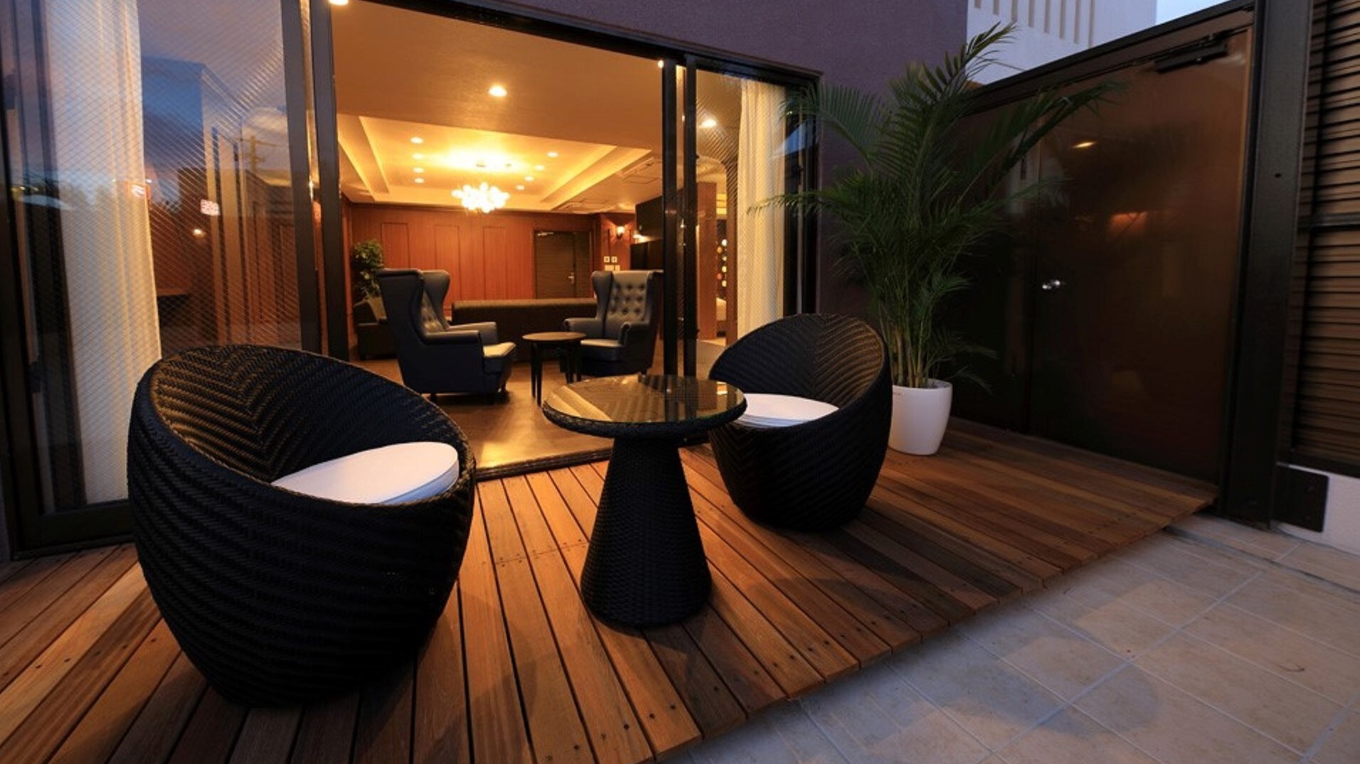 [Royal Suite (2F)] Sân hiên mở