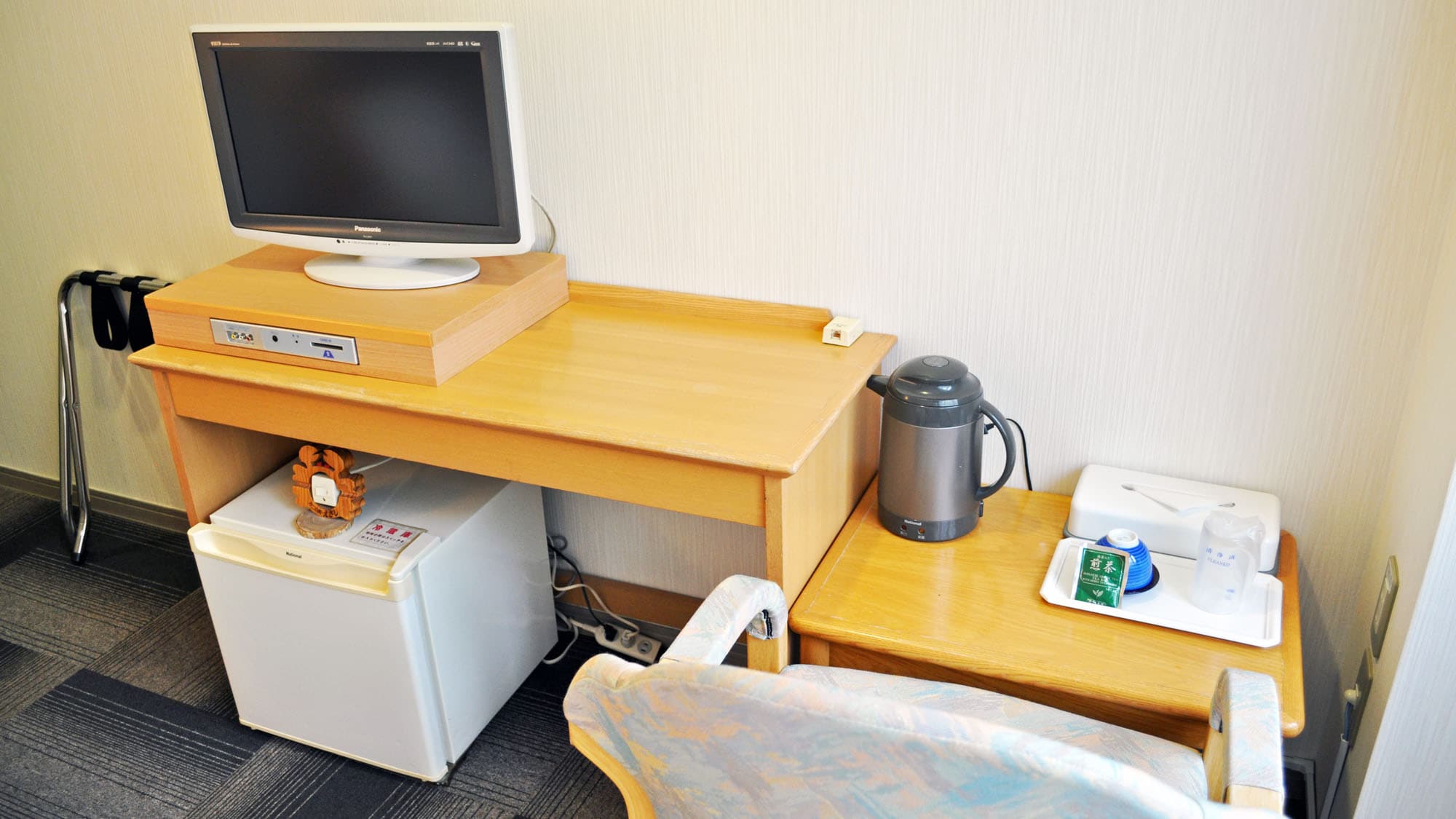 【新樓單】電視、冰箱、茶水一應俱全。