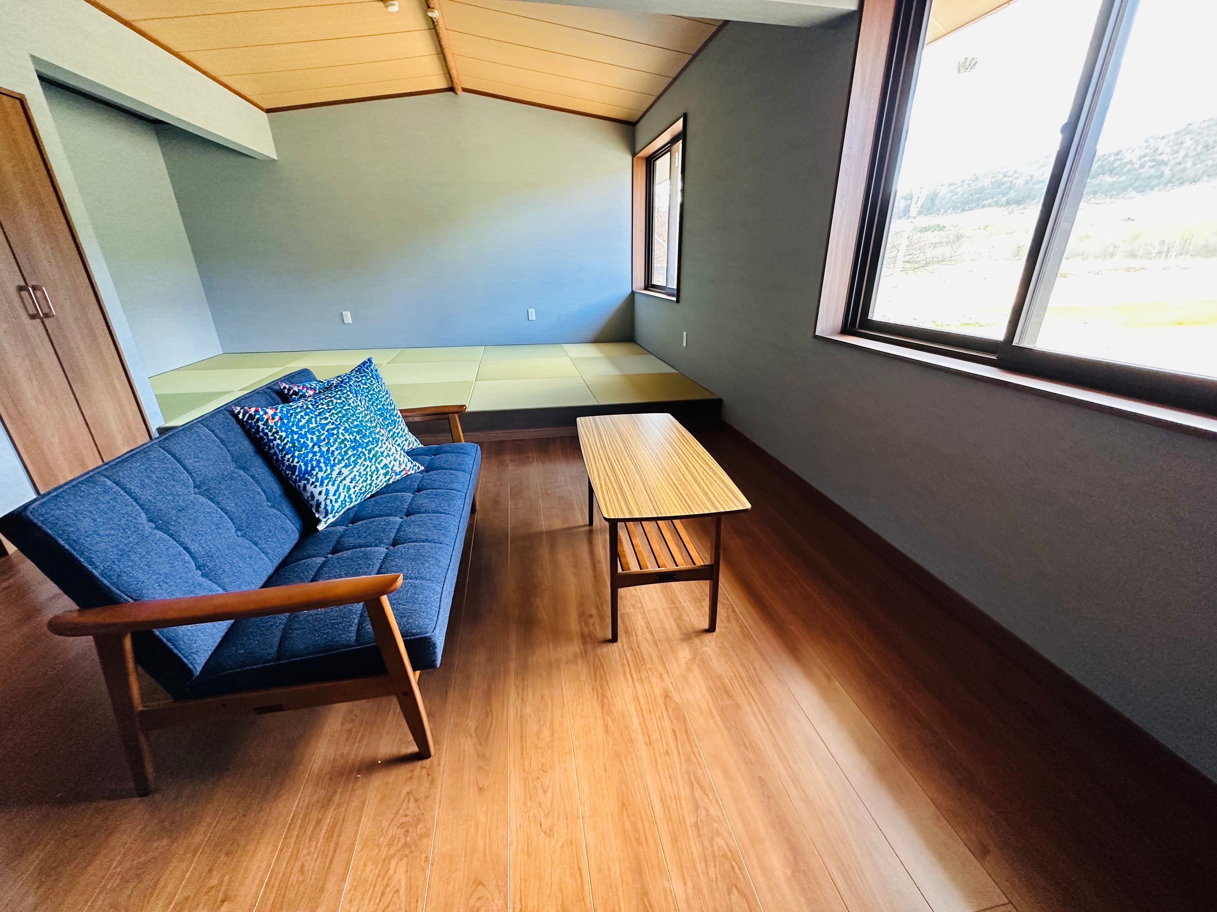 [NEW] Large Japanese-Western Room - with toilet & living room -