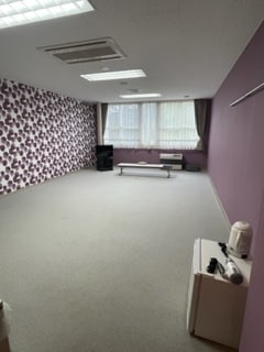 8-person room