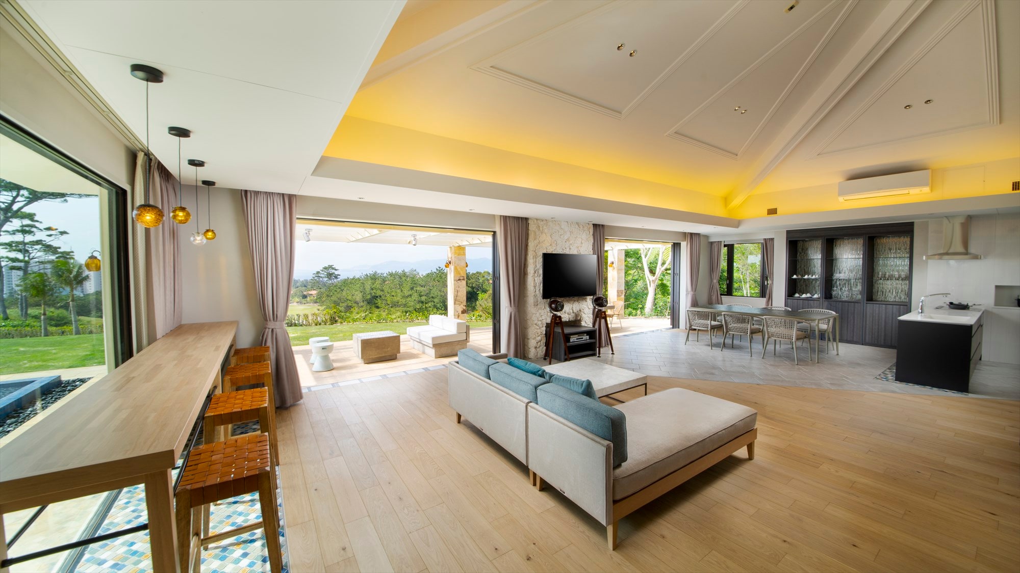 [Premium Cottage JINWA] 帶廚房和吧台的客廳餐廳