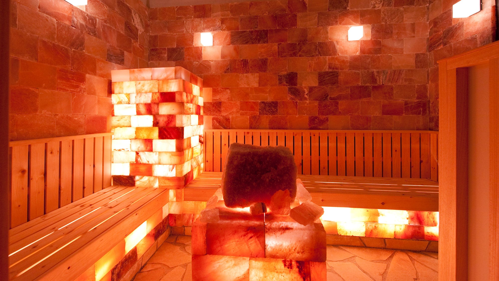 [Shigira Kogane Onsen (inside the resort)/women-only sauna] Mongolian rock salt sauna * Finnish sauna for men