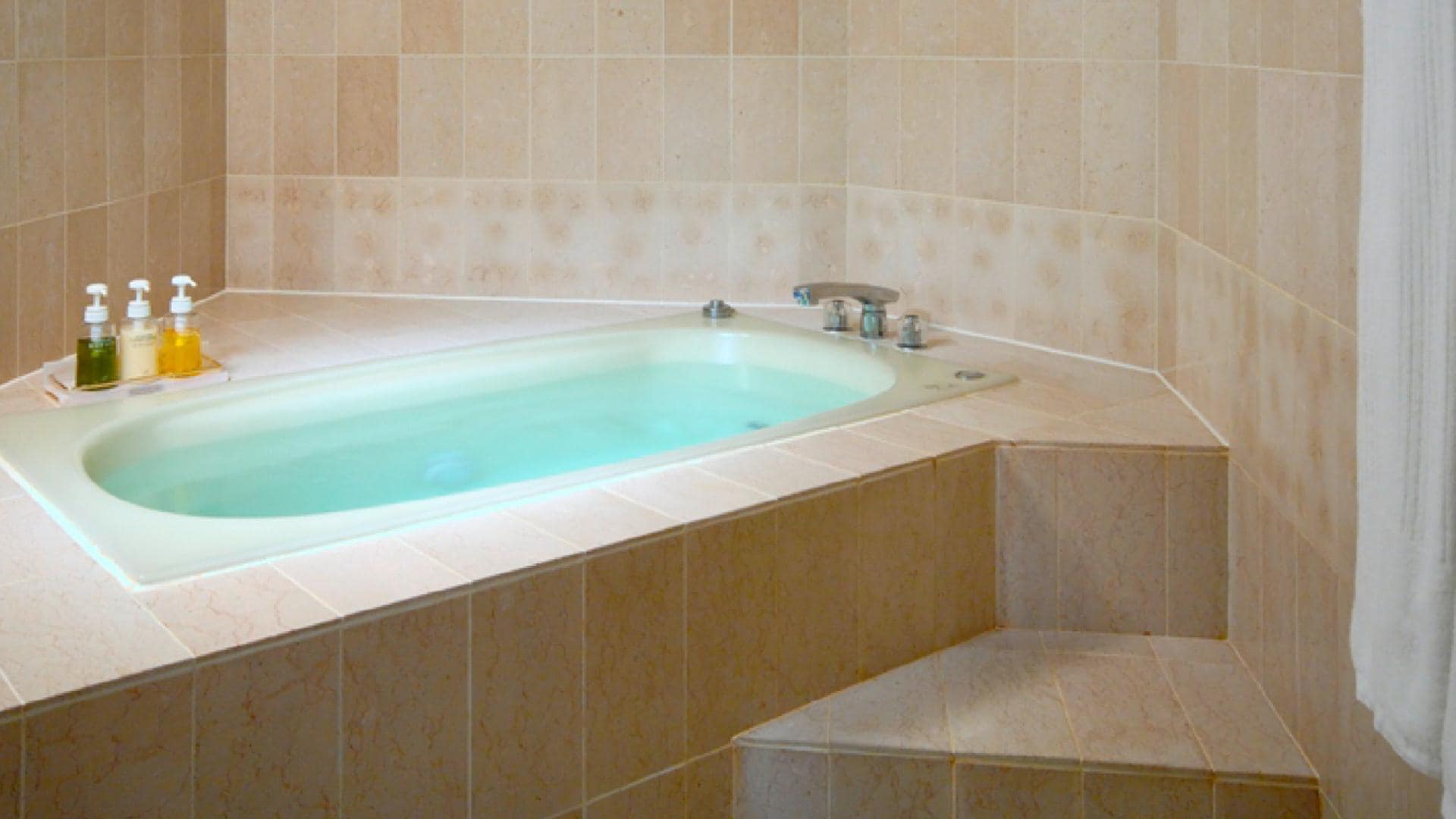 Jacuzzi bath (Junior Suite Mountain Side only)