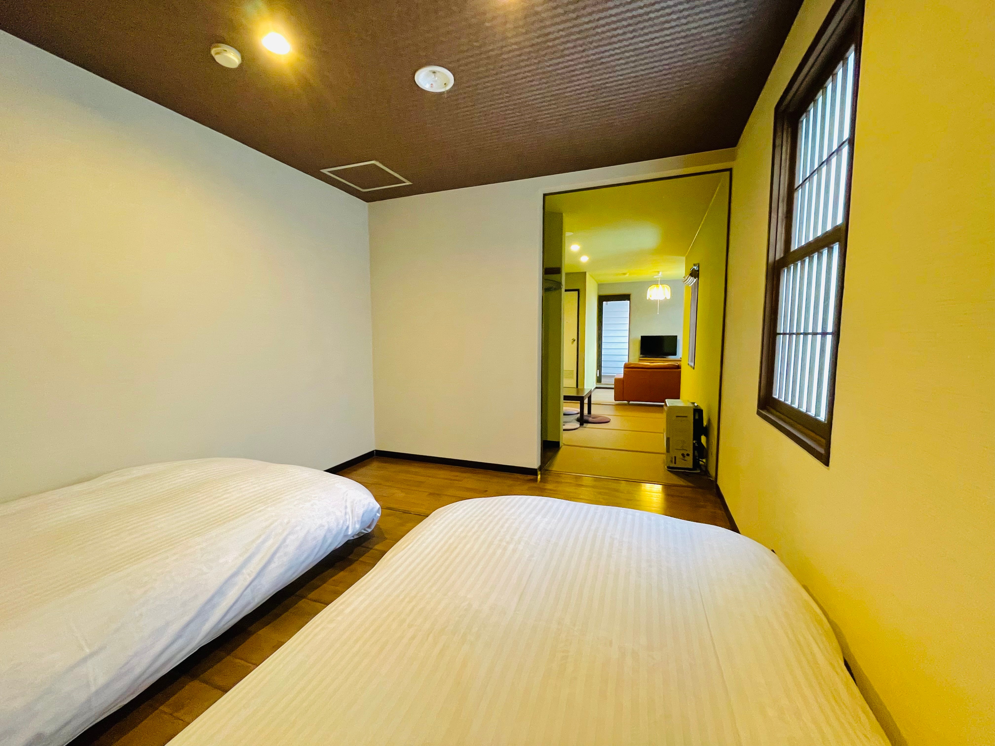 208 Japanese-Western room with raised bed. (Bathroom and toilet included) Private terrace.