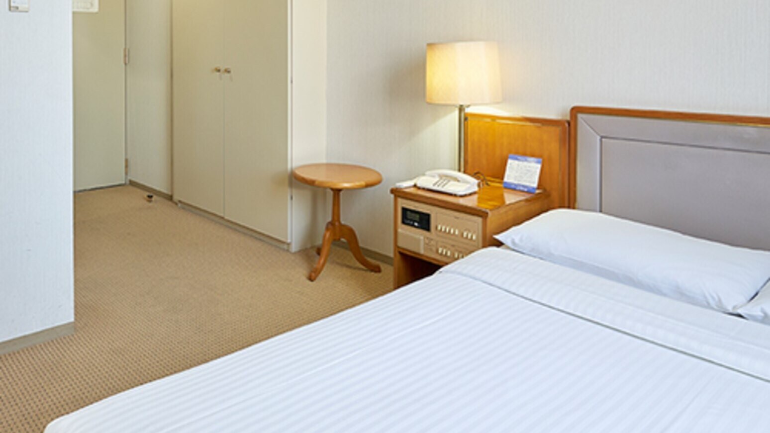 [Double room] Large luggage can be expanded and spacious and comfortable ★
