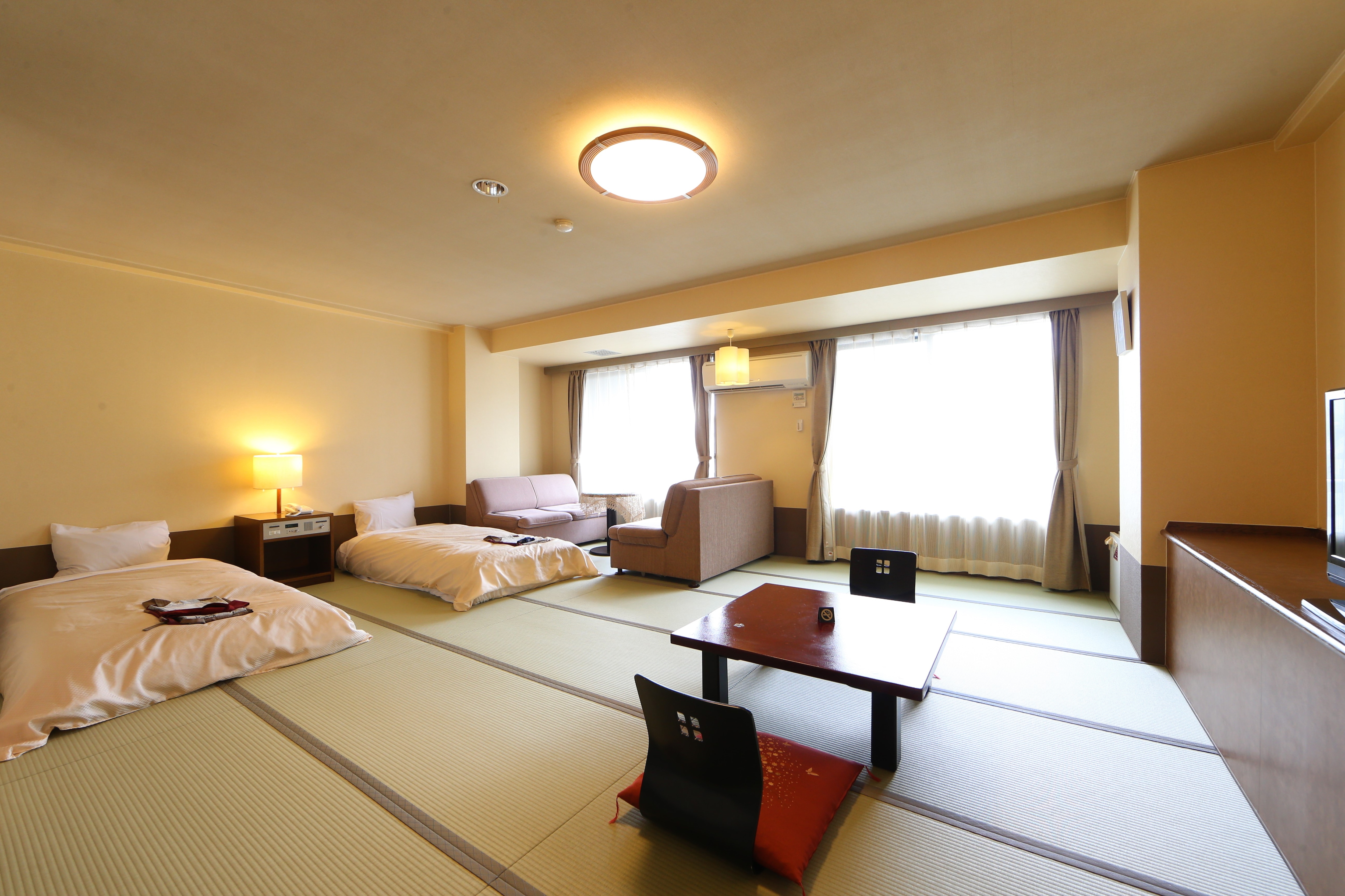 Spacious Japanese-style room 20 tatami mats [No smoking]