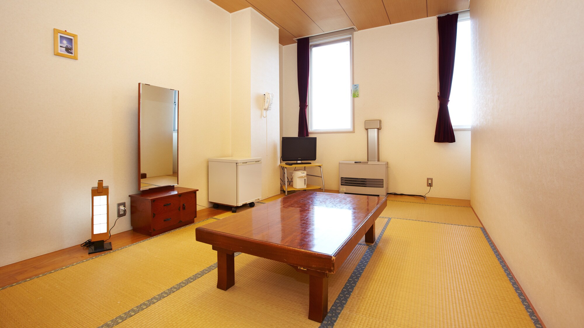 *Japanese-style room (6 tatami mats) (example) / For business use, couples, etc. For 1-2 people. Relax in a simple Japanese-style room.