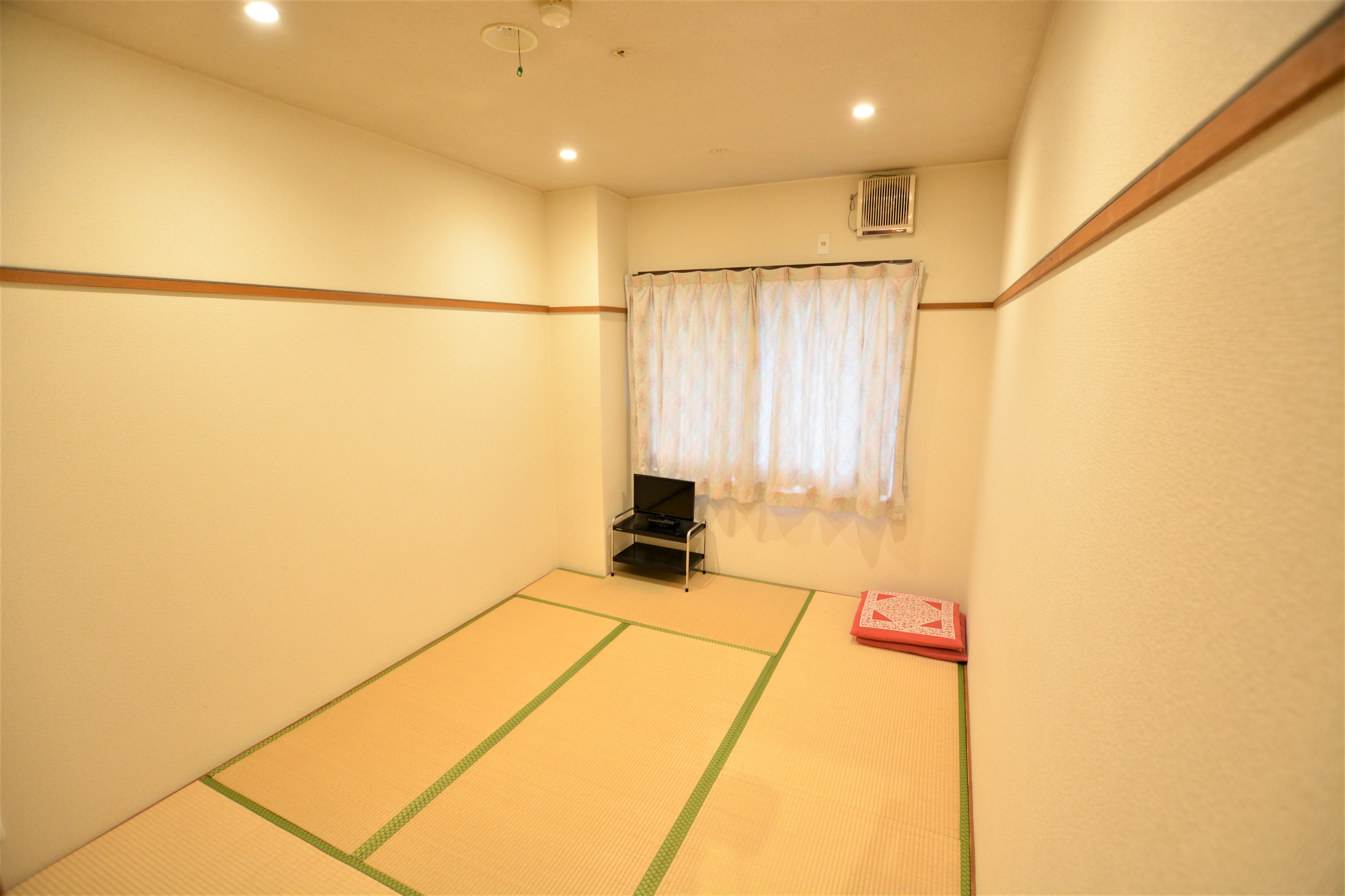 Japanese-style room twin
