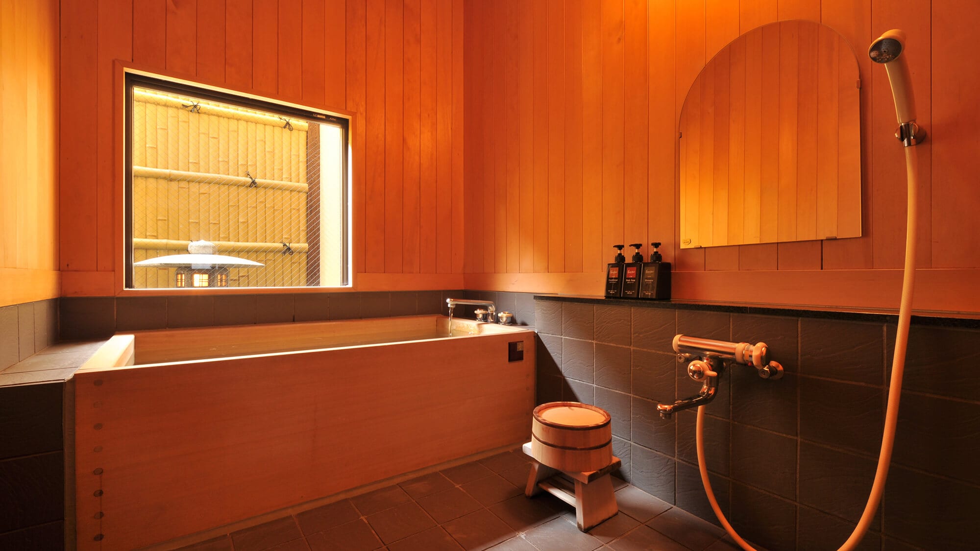 ★[Top floor special room (Setsugekka)] Guest room with ancient cypress bath