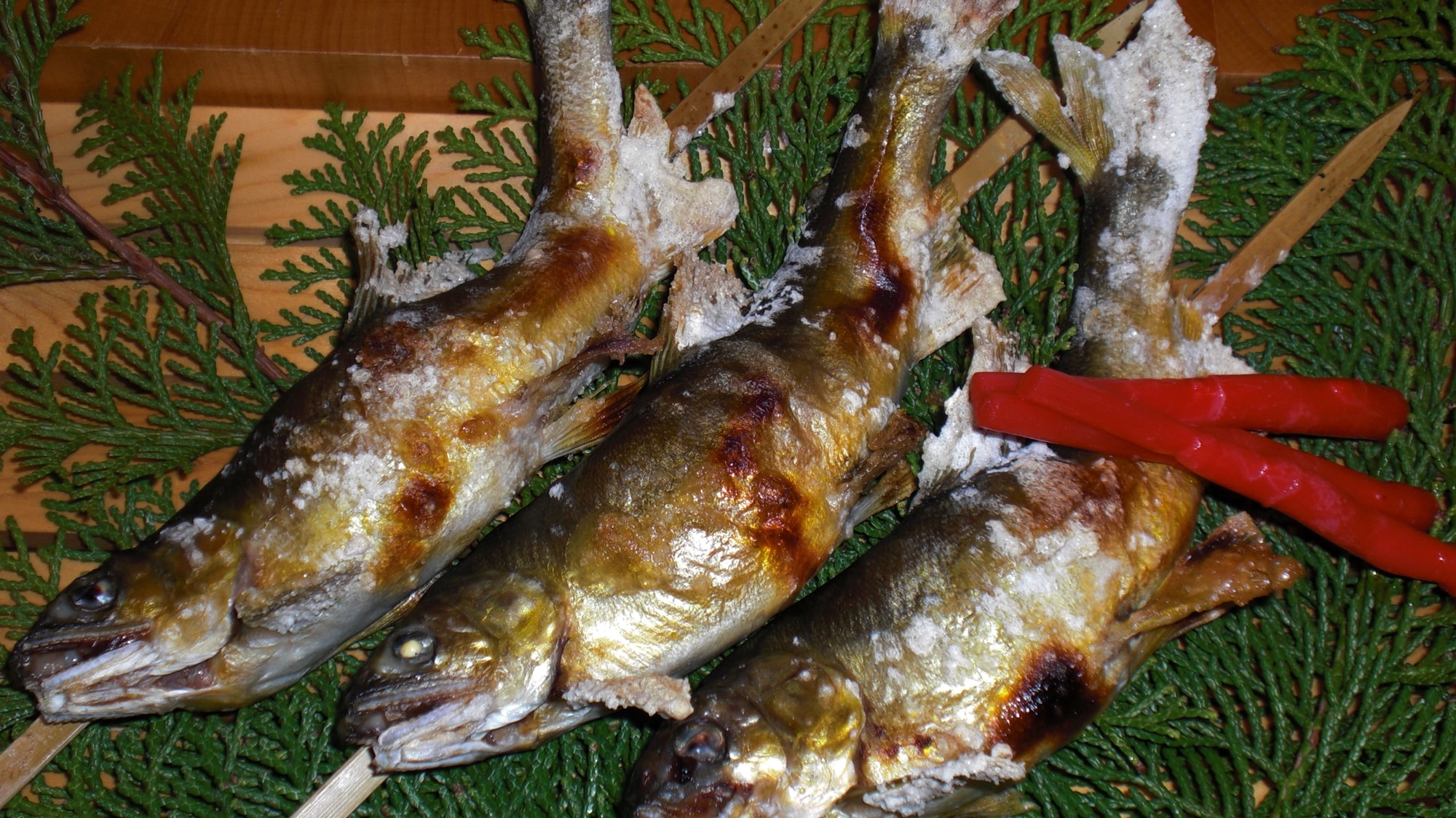 *季節性河魚！肉質緊實，味道鮮美。
