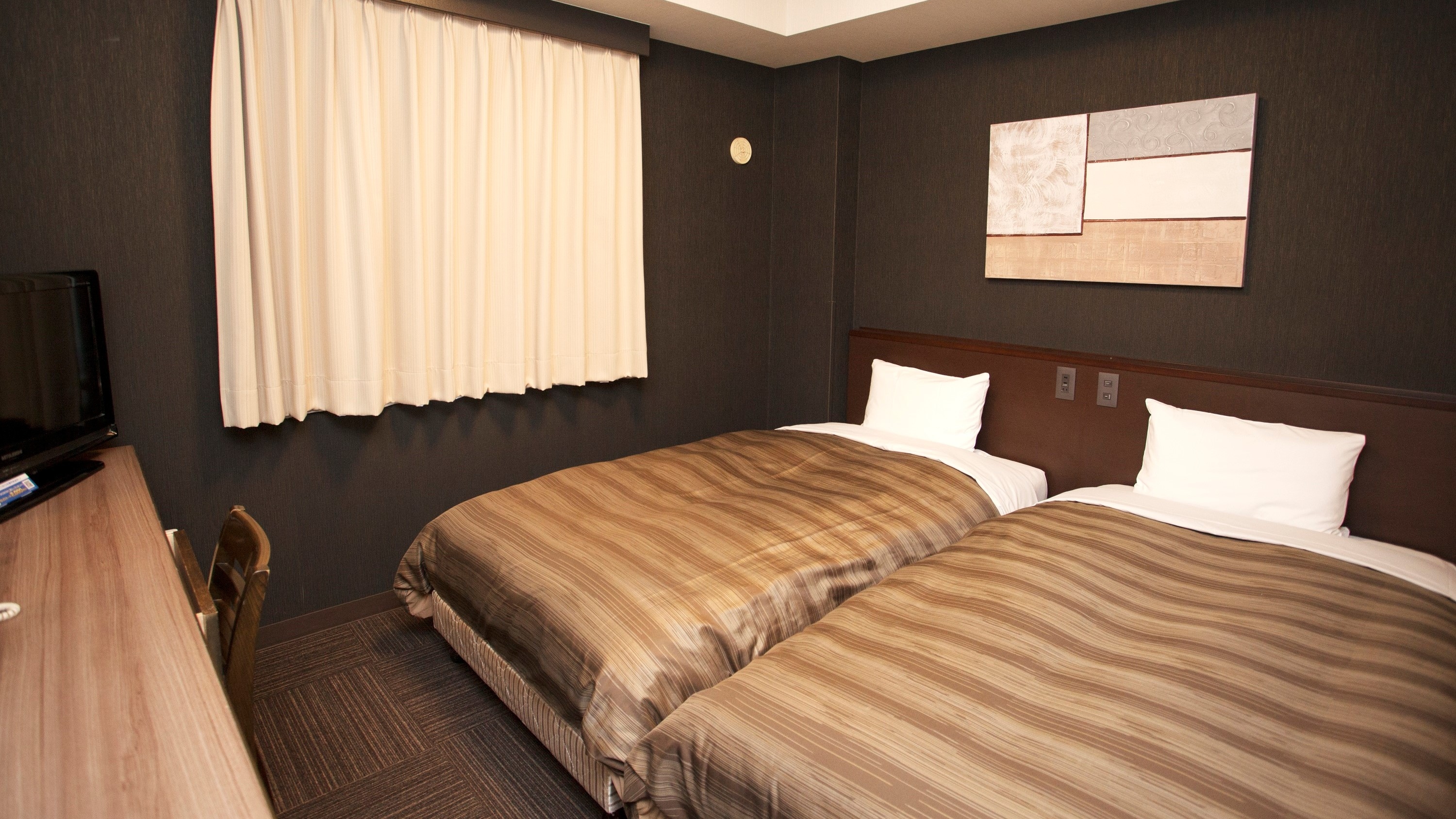 Casual twin room (opposite to Mt. Fuji / Kawaguchiko, no view)