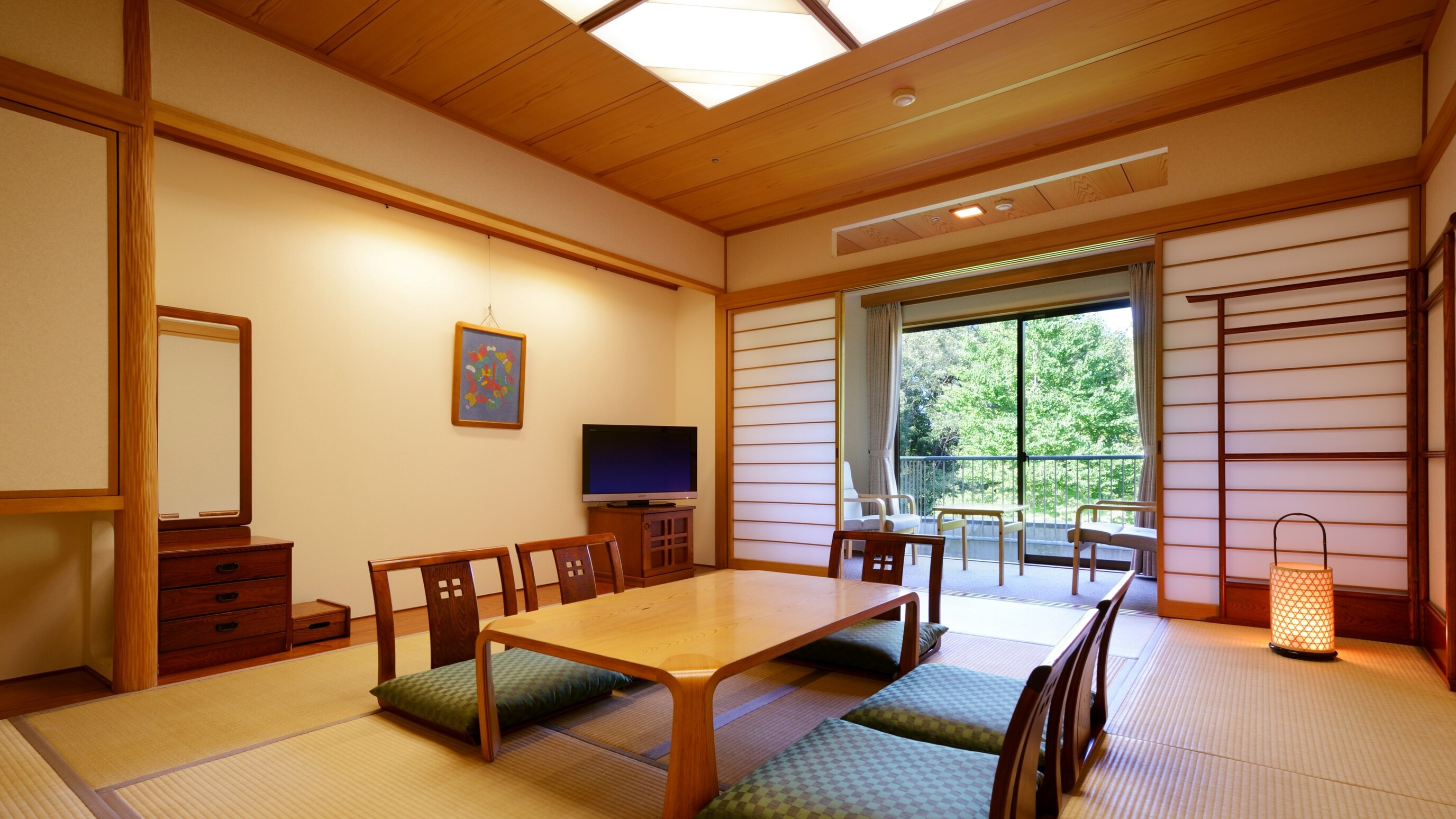 ชั้น 1 *ห้องสไตล์ญี่ปุ่นขนาด 10 เสื่อทาทามิ (พร้อมอ่างอาบน้ำและห้องสุขา)
