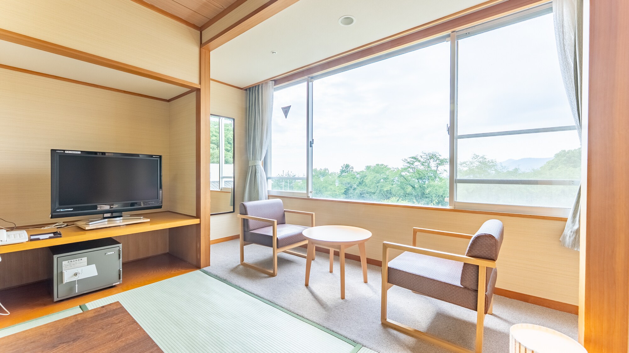 [Beautiful Japanese style, 6 tatami mats, 2 rooms]