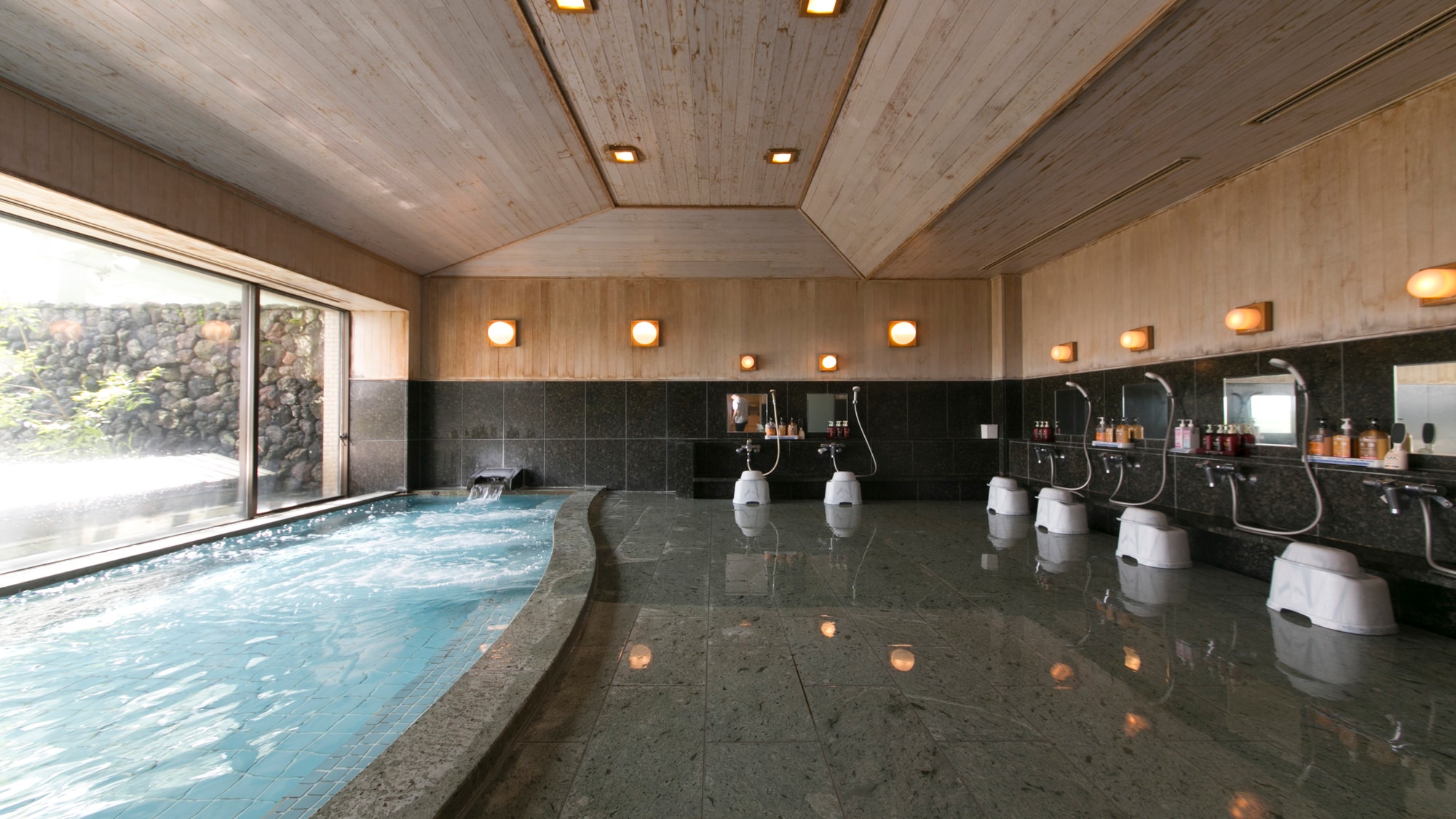 Large communal baths for men and women (with sauna)