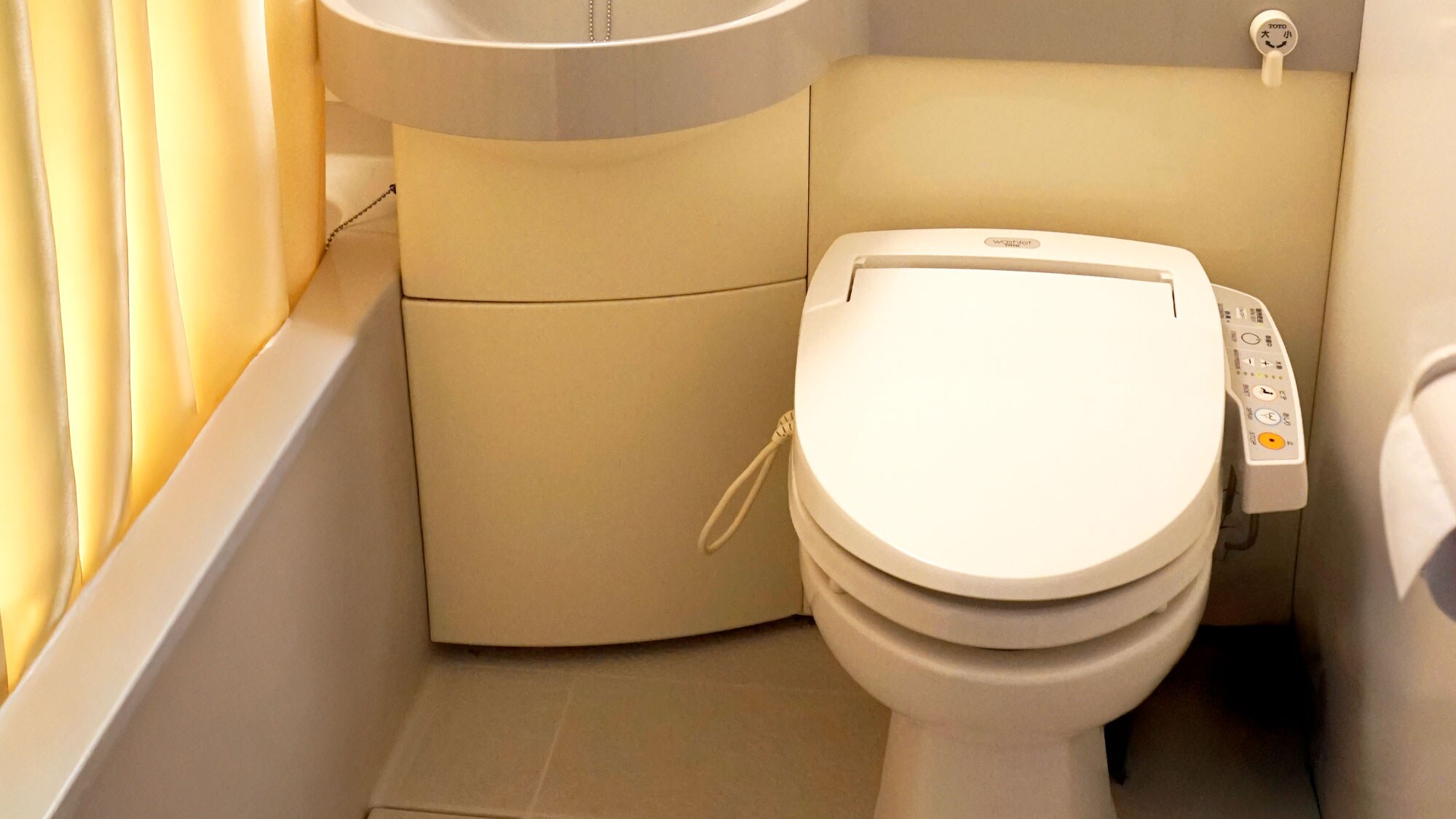 Pacific C (toilet and bathroom)