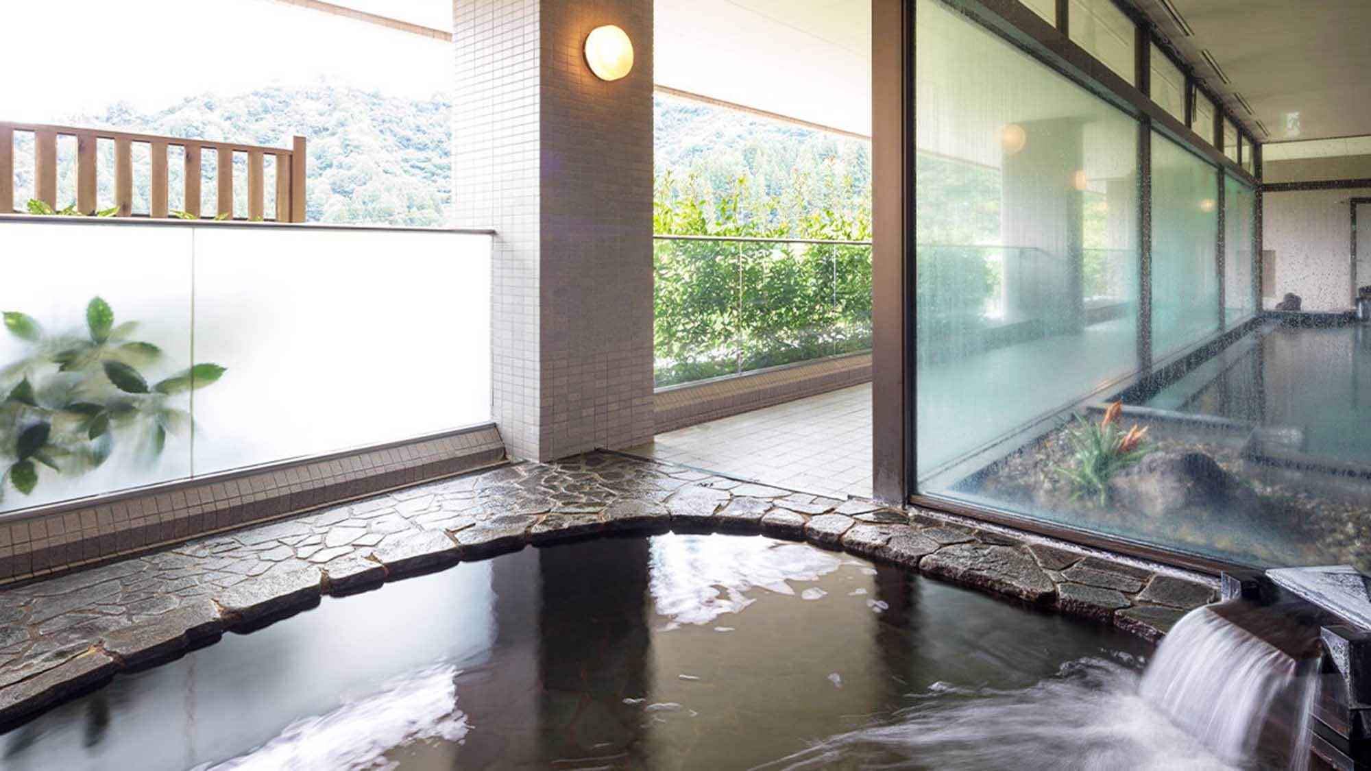 Large communal bath, open-air bath