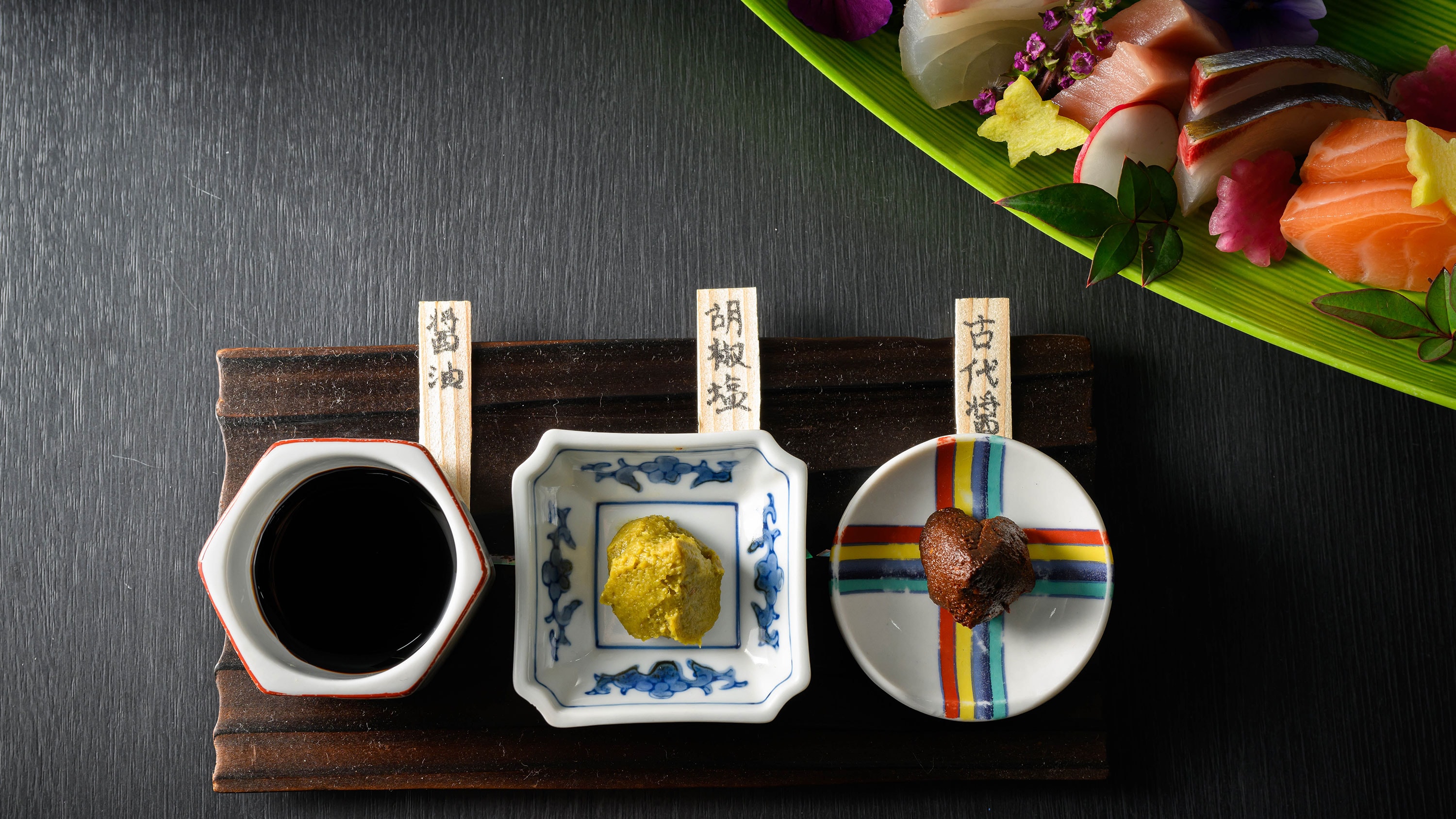 Soy sauce and miso are indispensable to Japanese cuisine. We also serve them with seasonings, including the ancient soy sauce that is said to be the original.