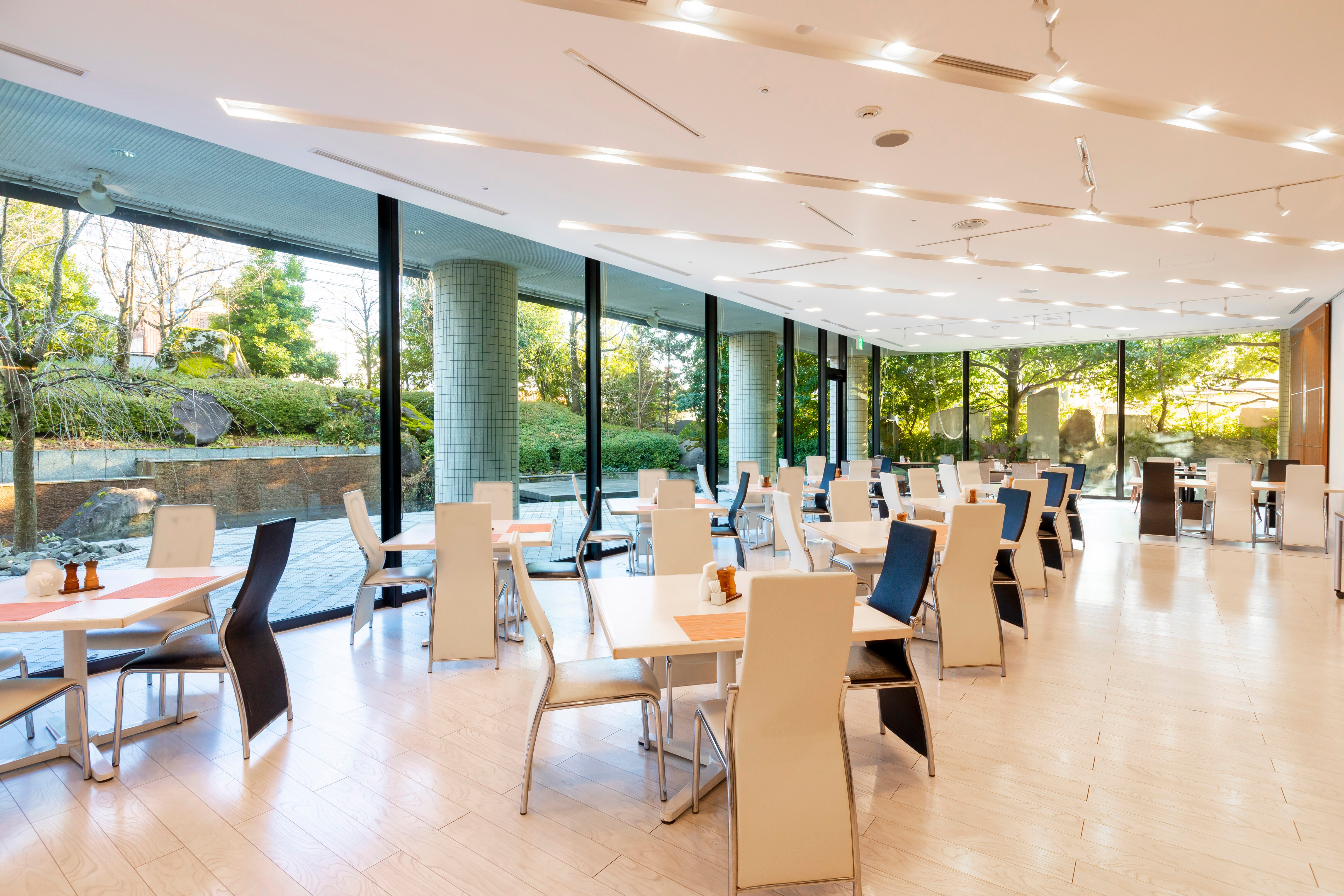 Inside the Miraveil store