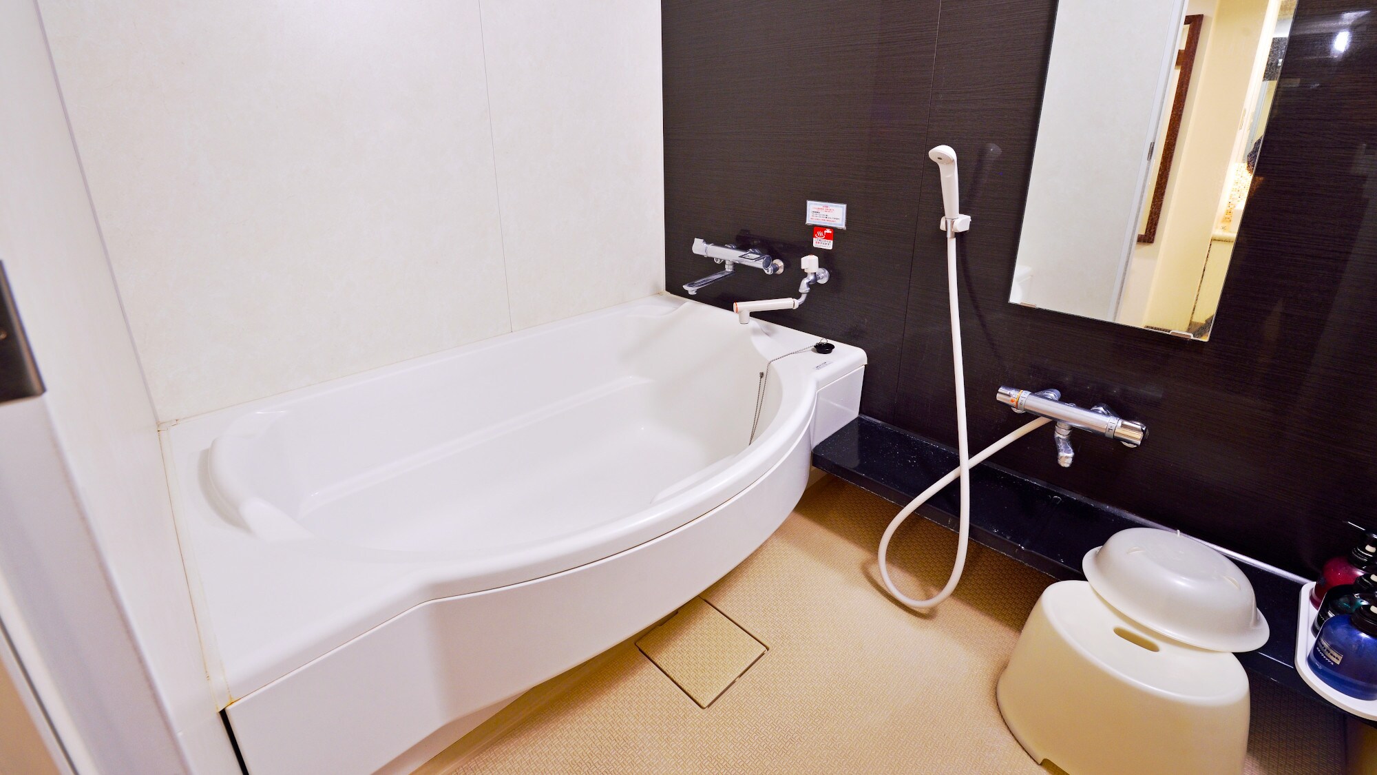 [ผ่อนคลายแบบดับเบิ้ล] คุณสามารถเพลิดเพลินกับน้ำพุร้อนบริสุทธิ์ที่มีค่า pH 10.0 ได้อย่างเป็นส่วนตัวภายในห้องพักของคุณเอง