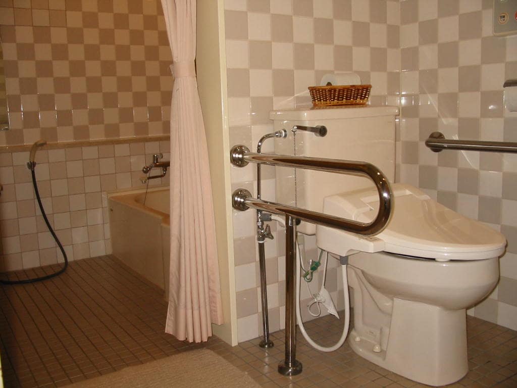 [Barrier-free twin room] Toilet
