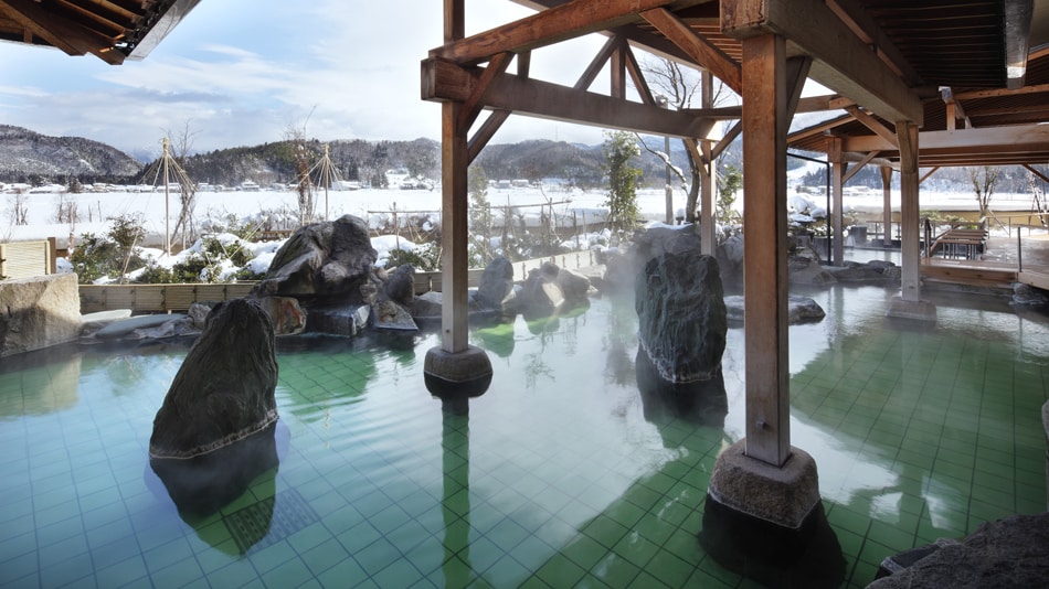 In winter, please warm up to the core of your body in the Yukimi bath ^ ^