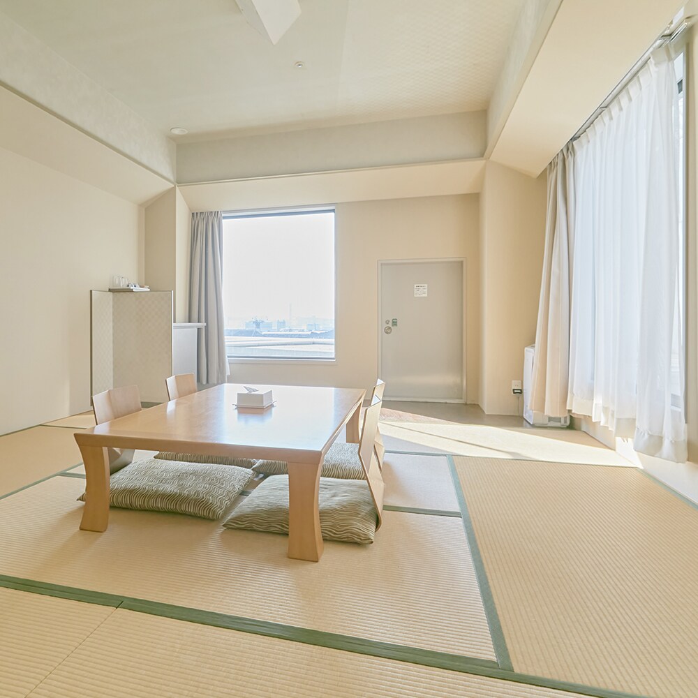 Japanese Room: The futon will be laid out in the room.