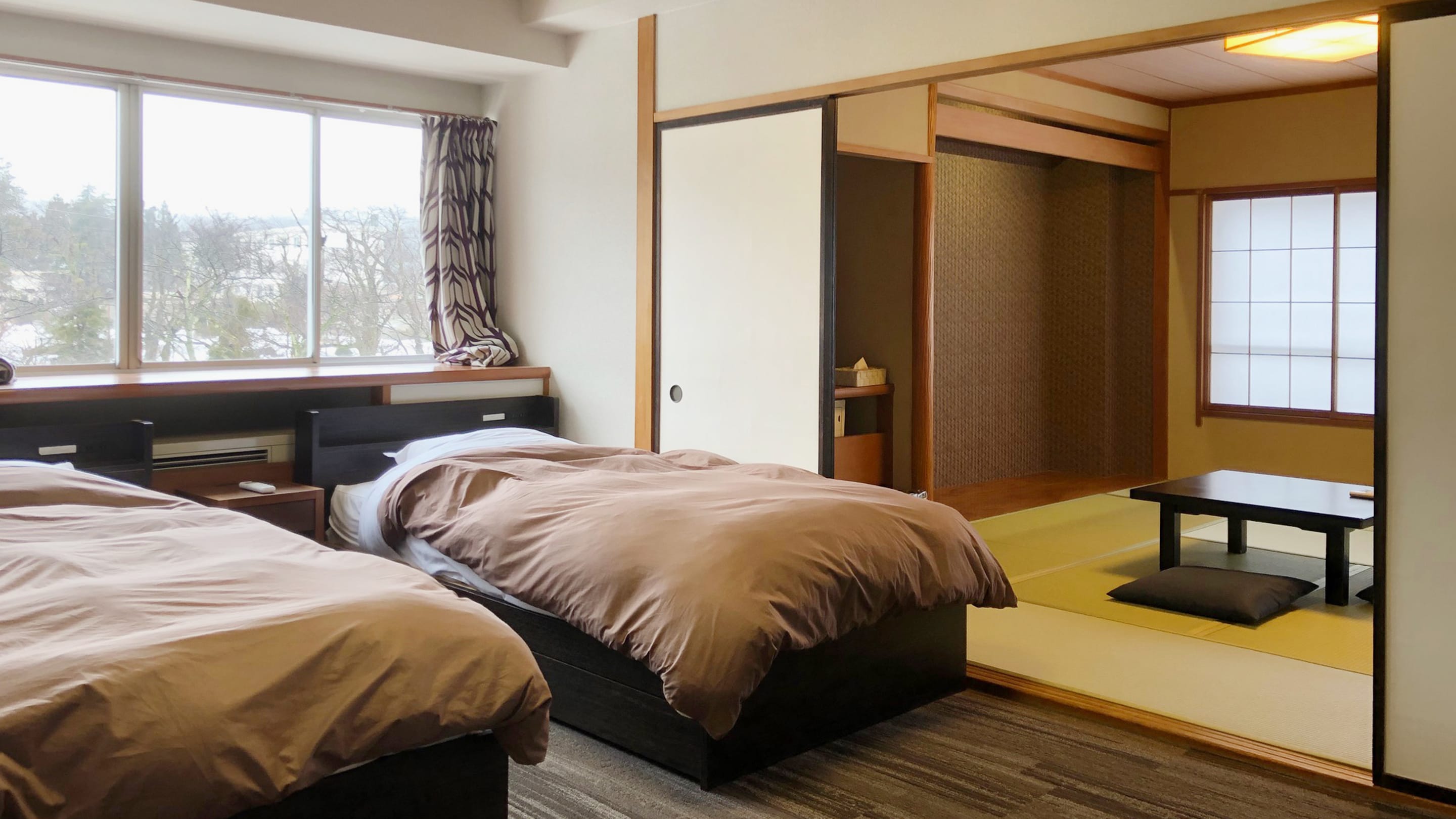 Phòng đôi tiêu chuẩn Nhật Bản-Tây Âu *Ví dụ về phòng dành cho khách