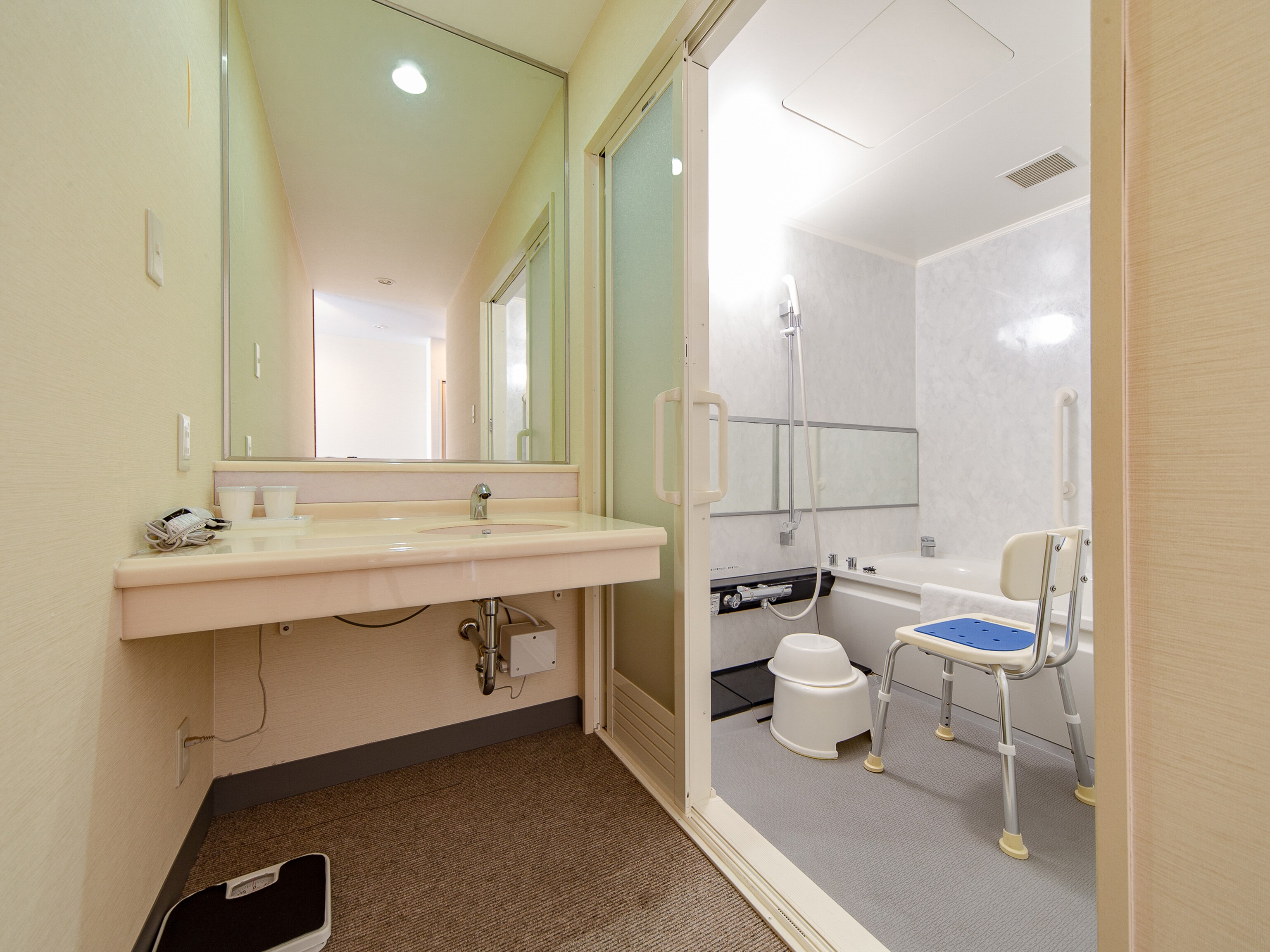 ห้องทวินสำหรับผู้พิการ ◆ วิวทะเล ◆ ห้องอาบน้ำและห้องสุขา