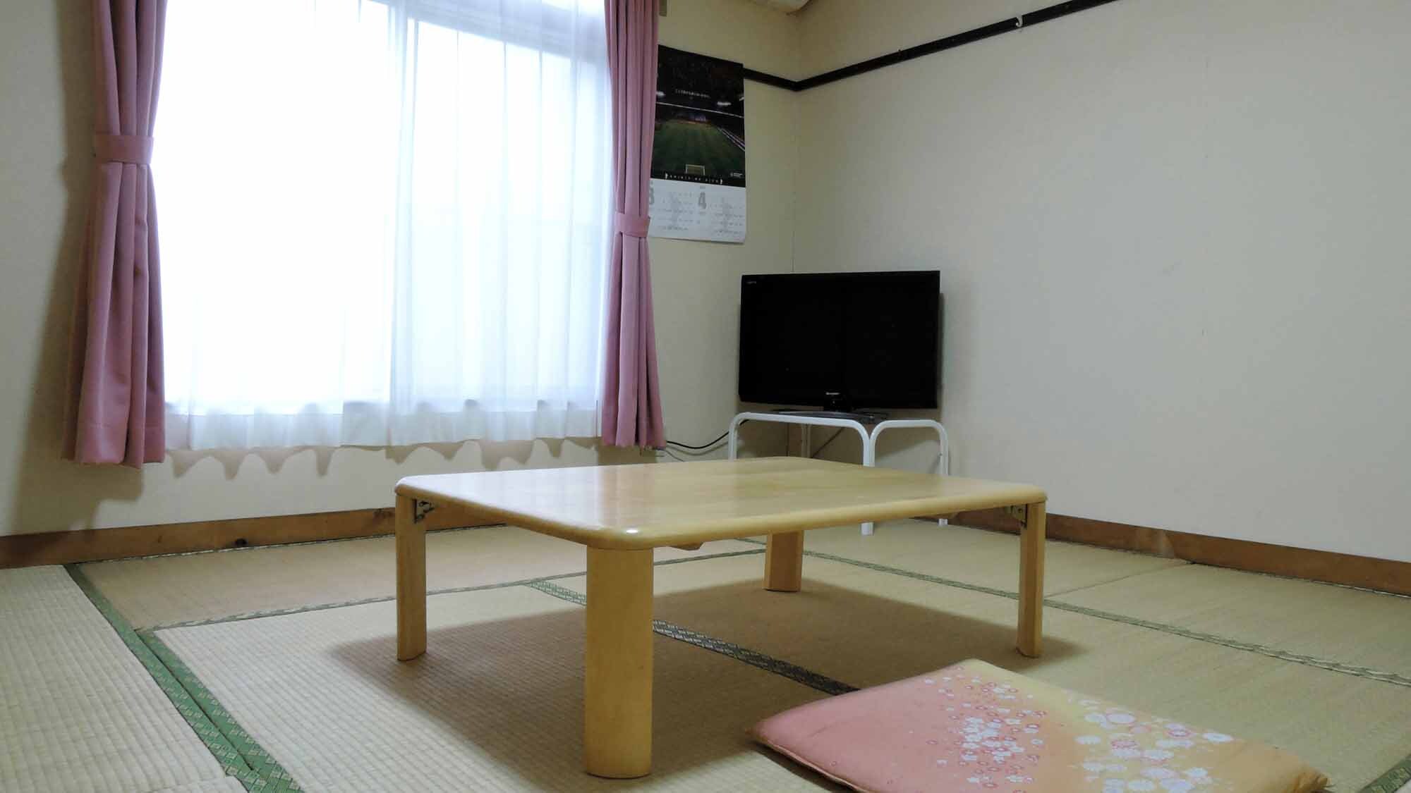 * [Kamar bergaya Jepang 8 tikar tatami] Ini agak kecil, tetapi dapat digunakan hingga 4 orang! Kamar bergaya Jepang 8 tikar tatami tanpa bak mandi dan toilet