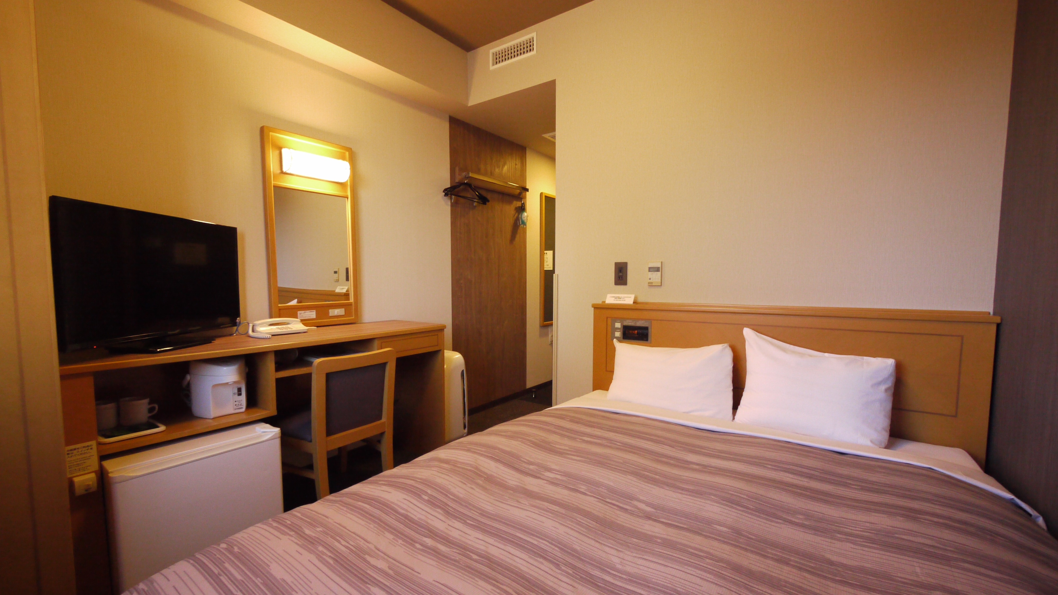 Semi-double room ◆ A bed large enough to sleep with a couple or children.