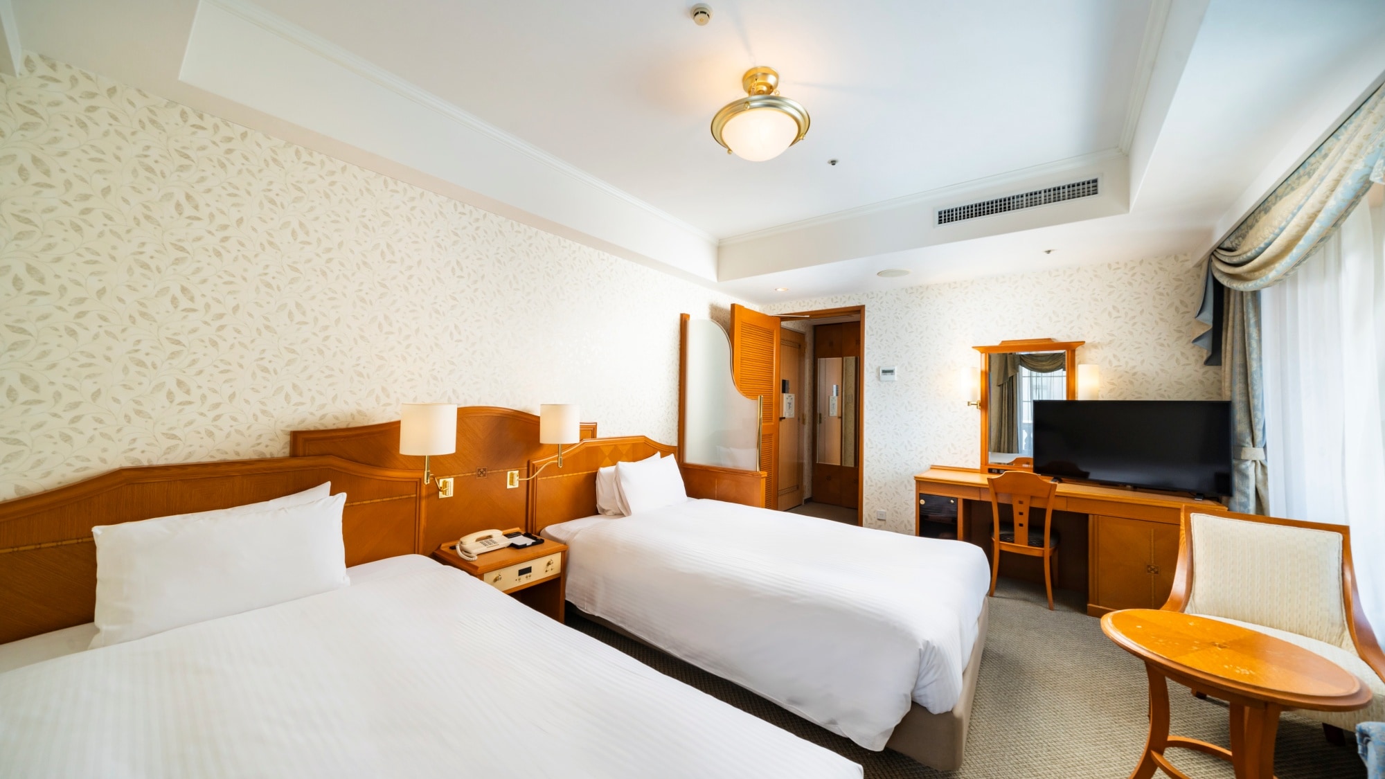 ห้องเตียงแฝดขนาดกลาง [ห้ามสูบบุหรี่]