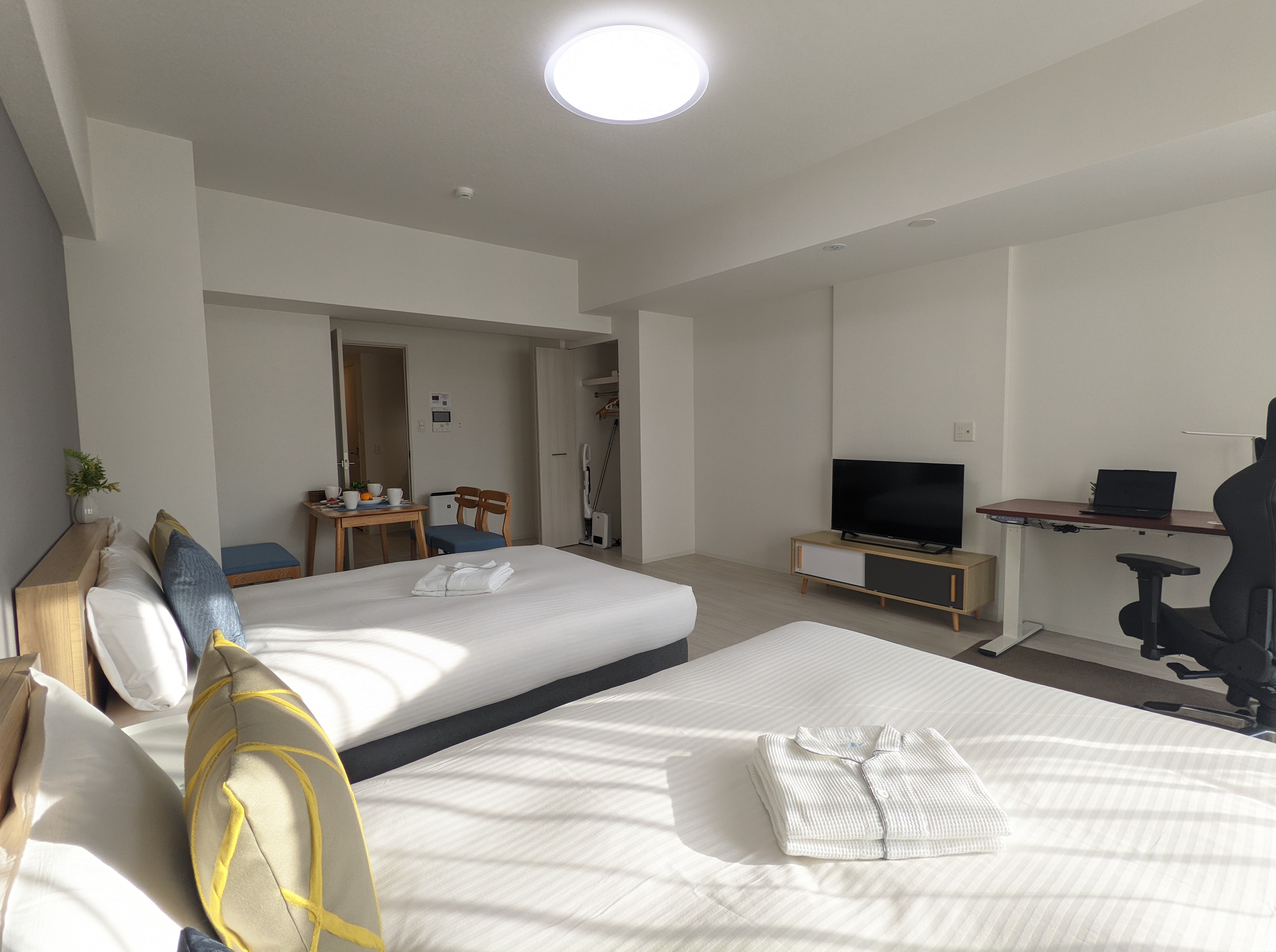 Double bed x2_Desk_High floor