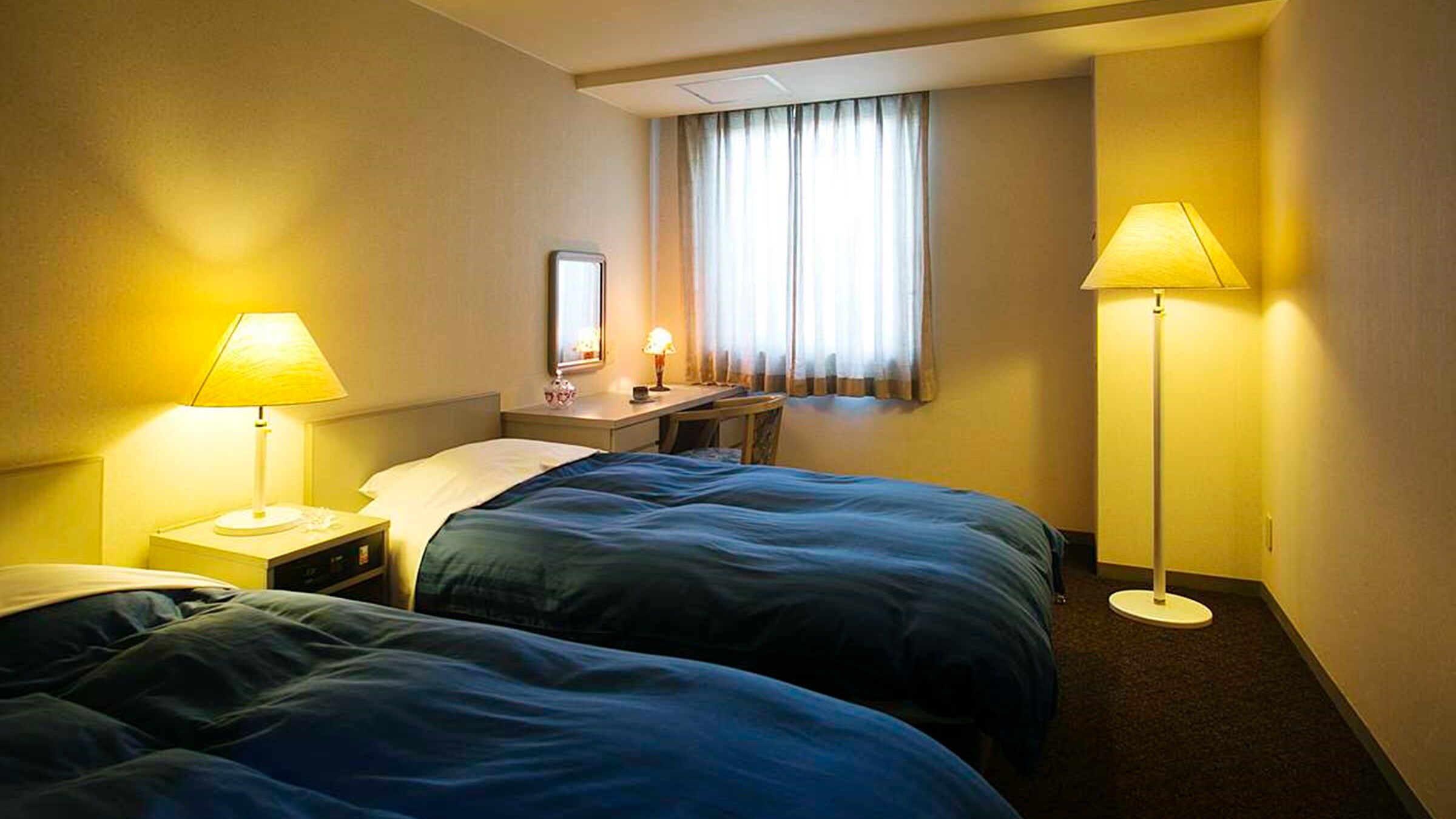 Business Twin Room (Smoking)