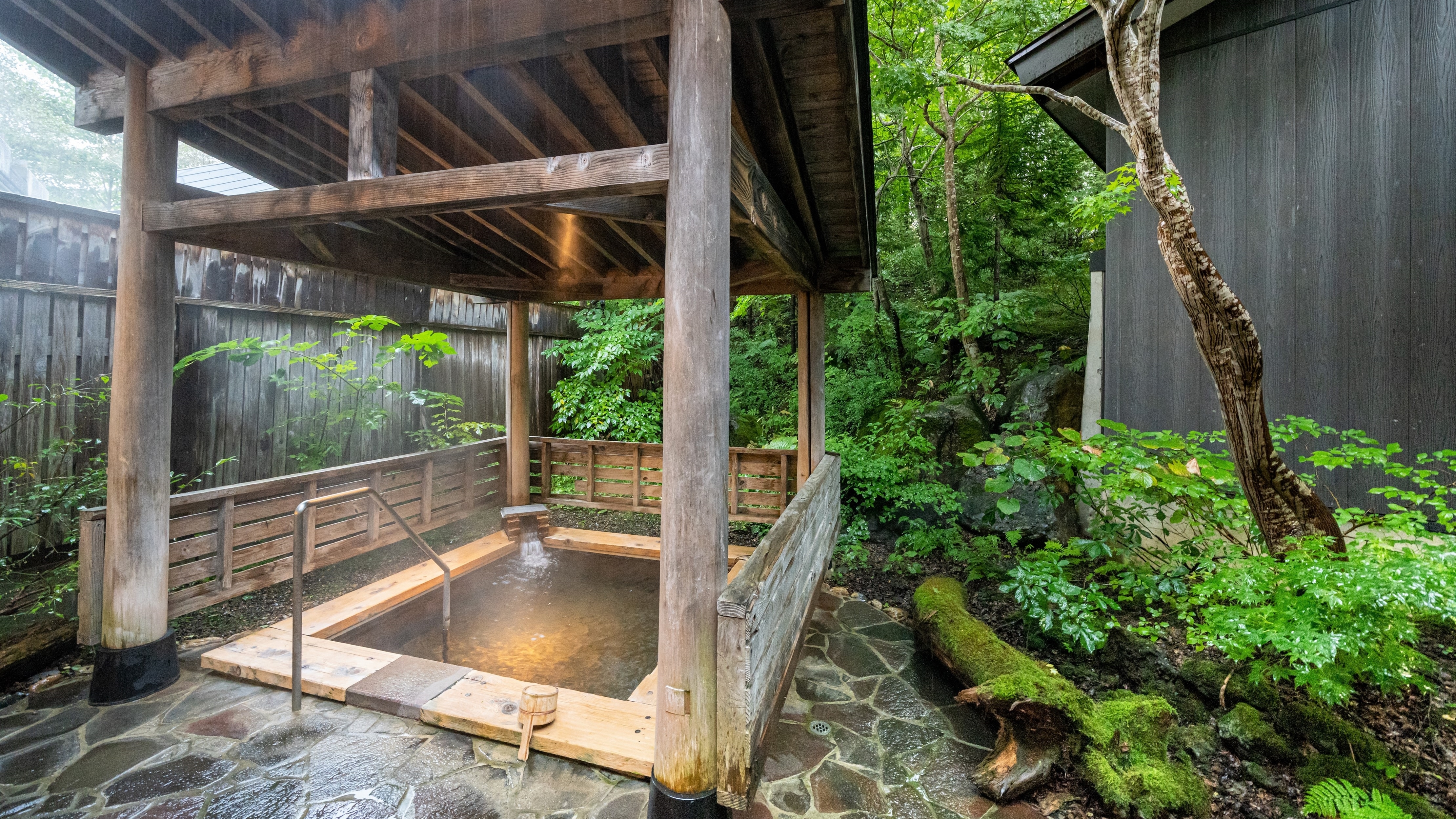 [Open-air bath] The private source "Molden no Yu" is a hot spring for beautiful skin that is characterized by its thickening like a lotion.