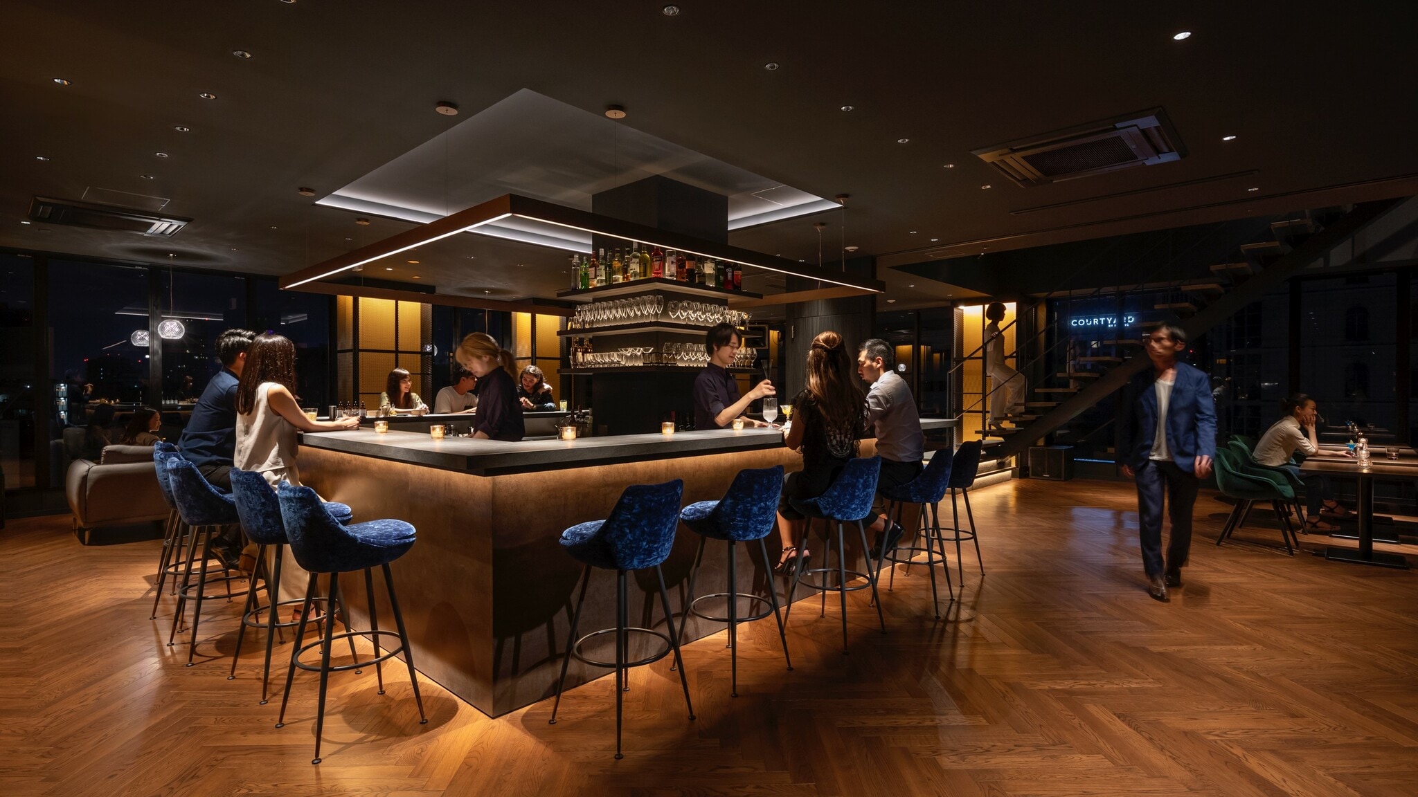 ■ When you go up the stairs in the bar atrium, you will be connected to the rooftop.