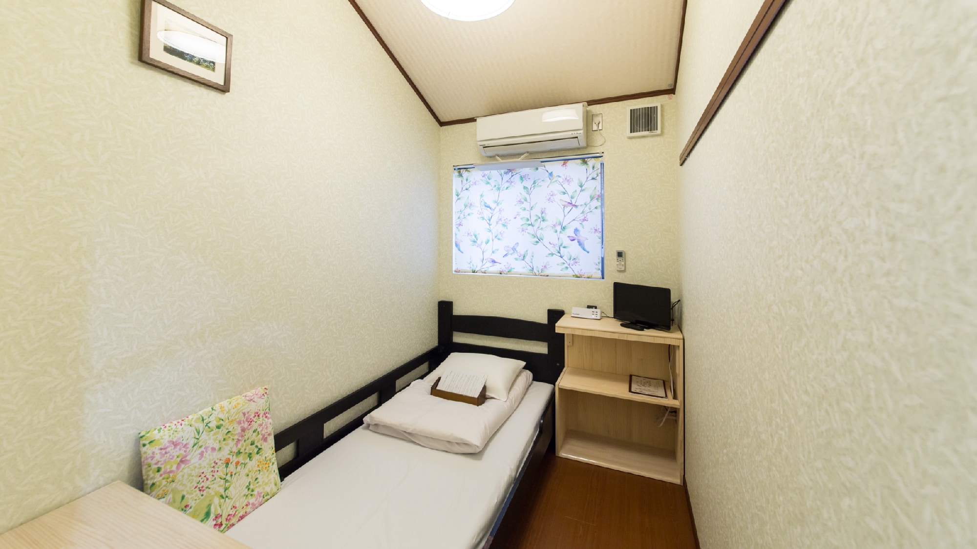 2F Western-style room for 1 person 002