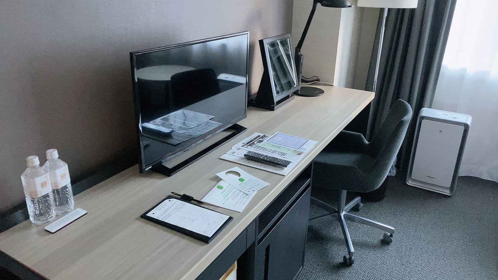 Standard floor desk