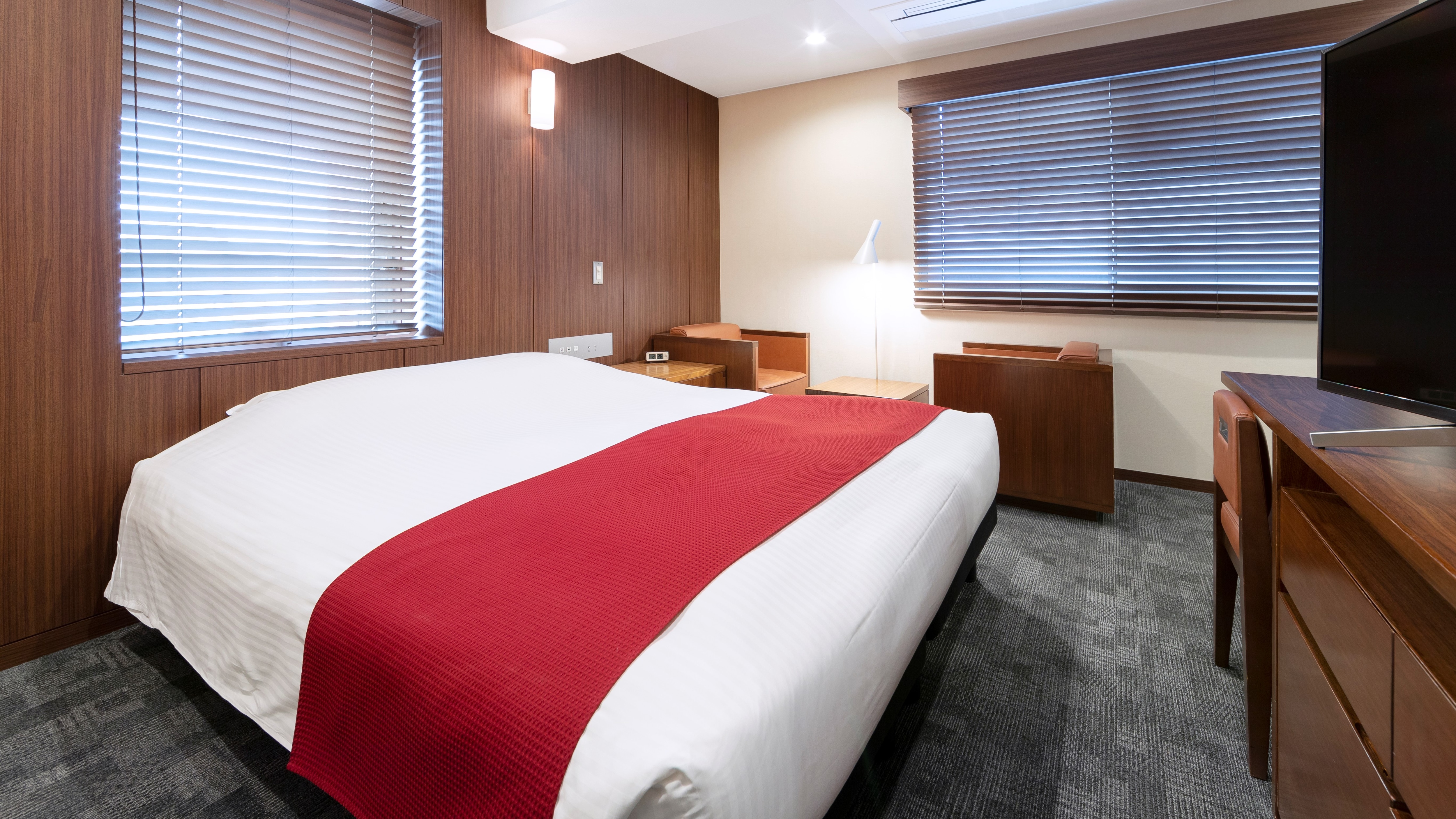Queen Double Room [Wine Red / Non-Smoking / 21㎡] = 8F * Bed width: 160cm