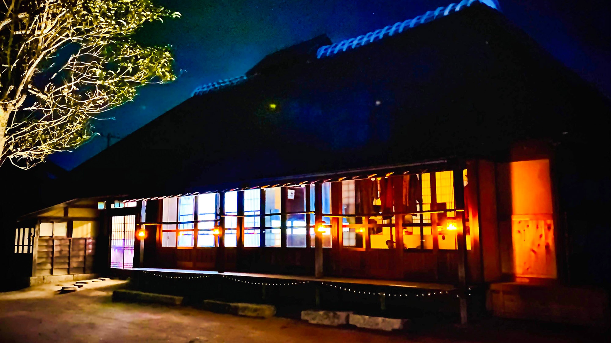 ・ Experience ancient life in a traditional building that has been built for over 260 years.