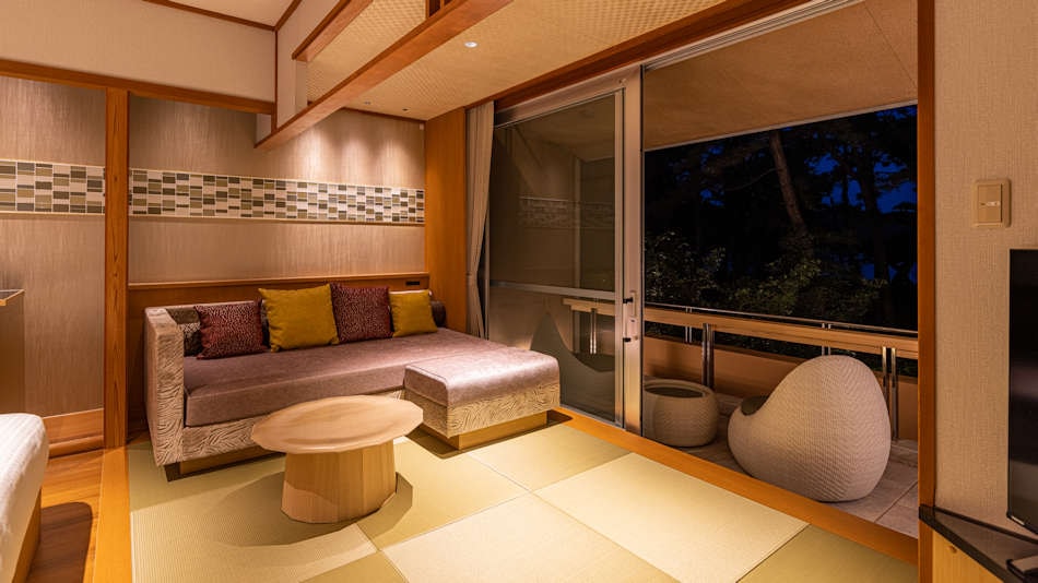 Guest room with hot spring open-air bath Executive twin "Nagine nagine" sofa (night)