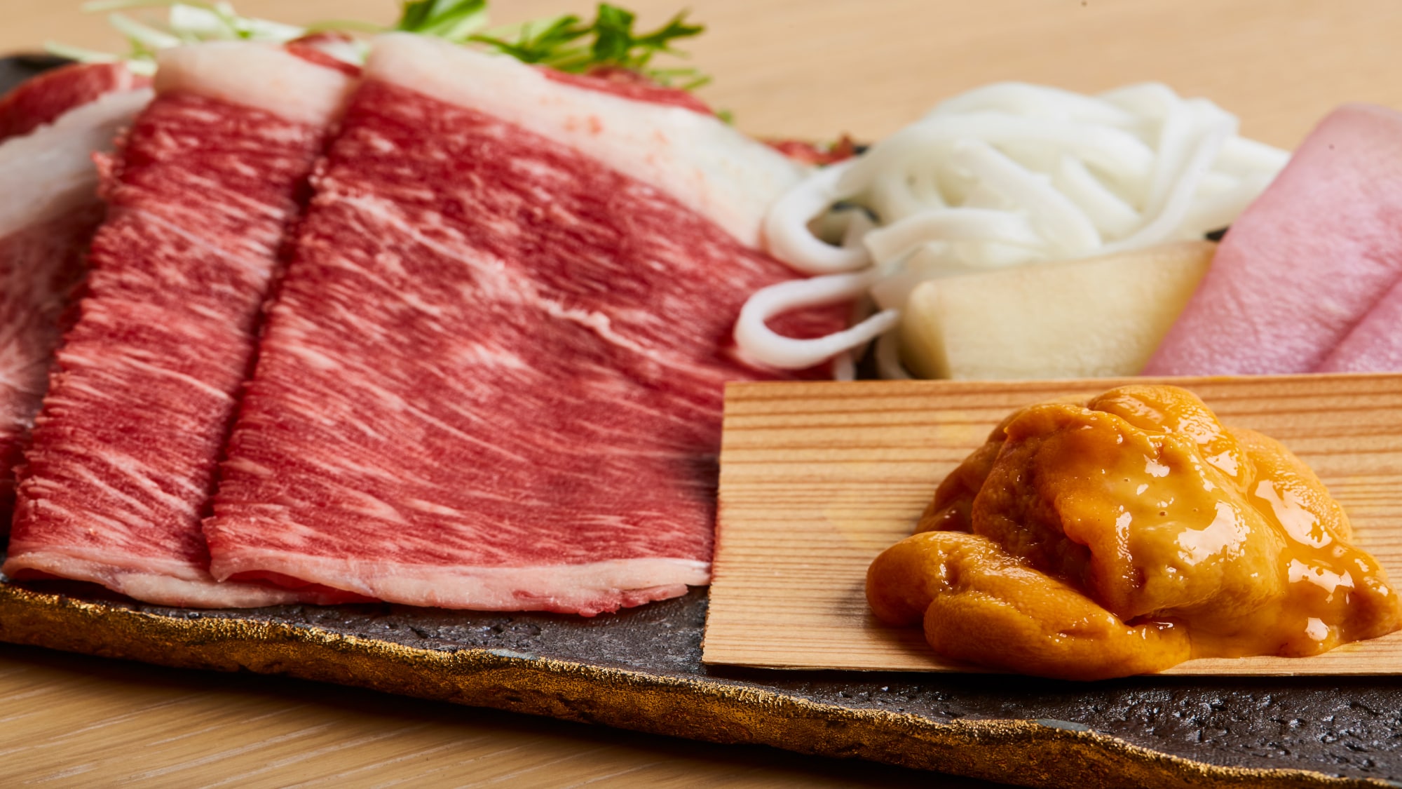 Daging sapi Yamato dan sup bulu babi shabu-shabu