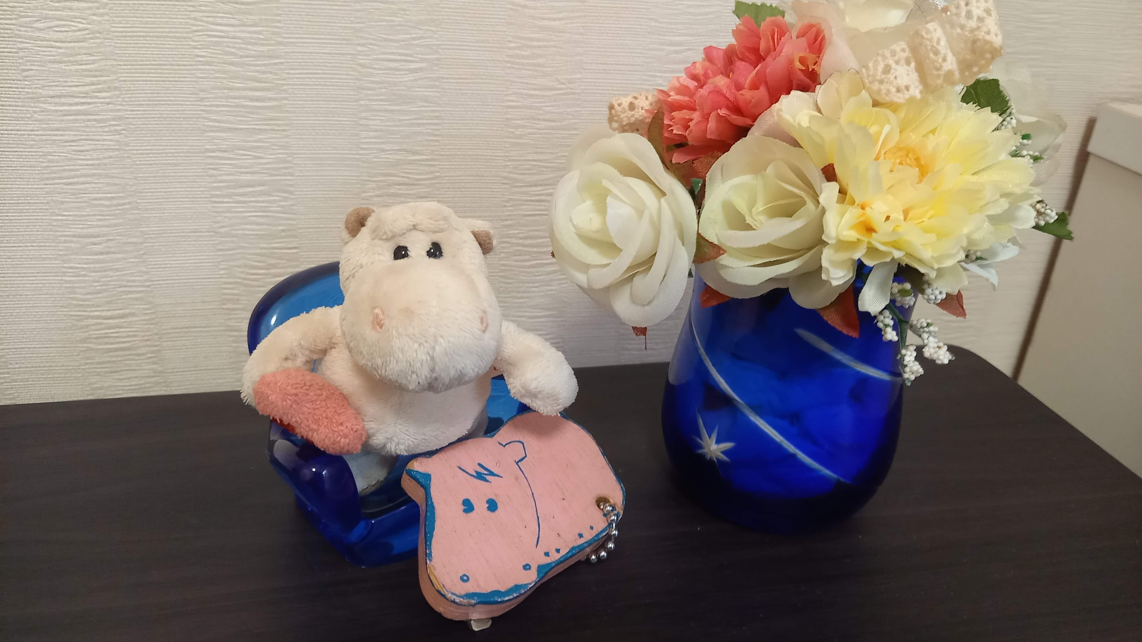 *[Room key] The unique design makes it the perfect memento of your trip.