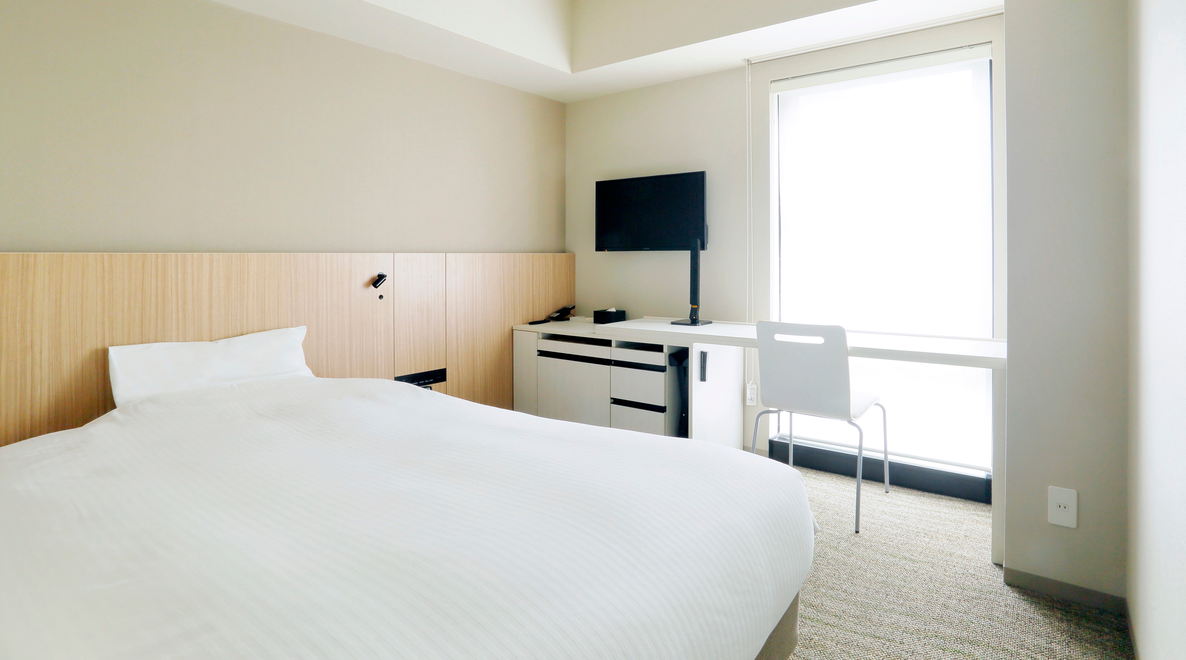 Kamar semi-double 16㎡ tempat tidur semi-double dengan lebar 140cm dapat menampung 2 orang