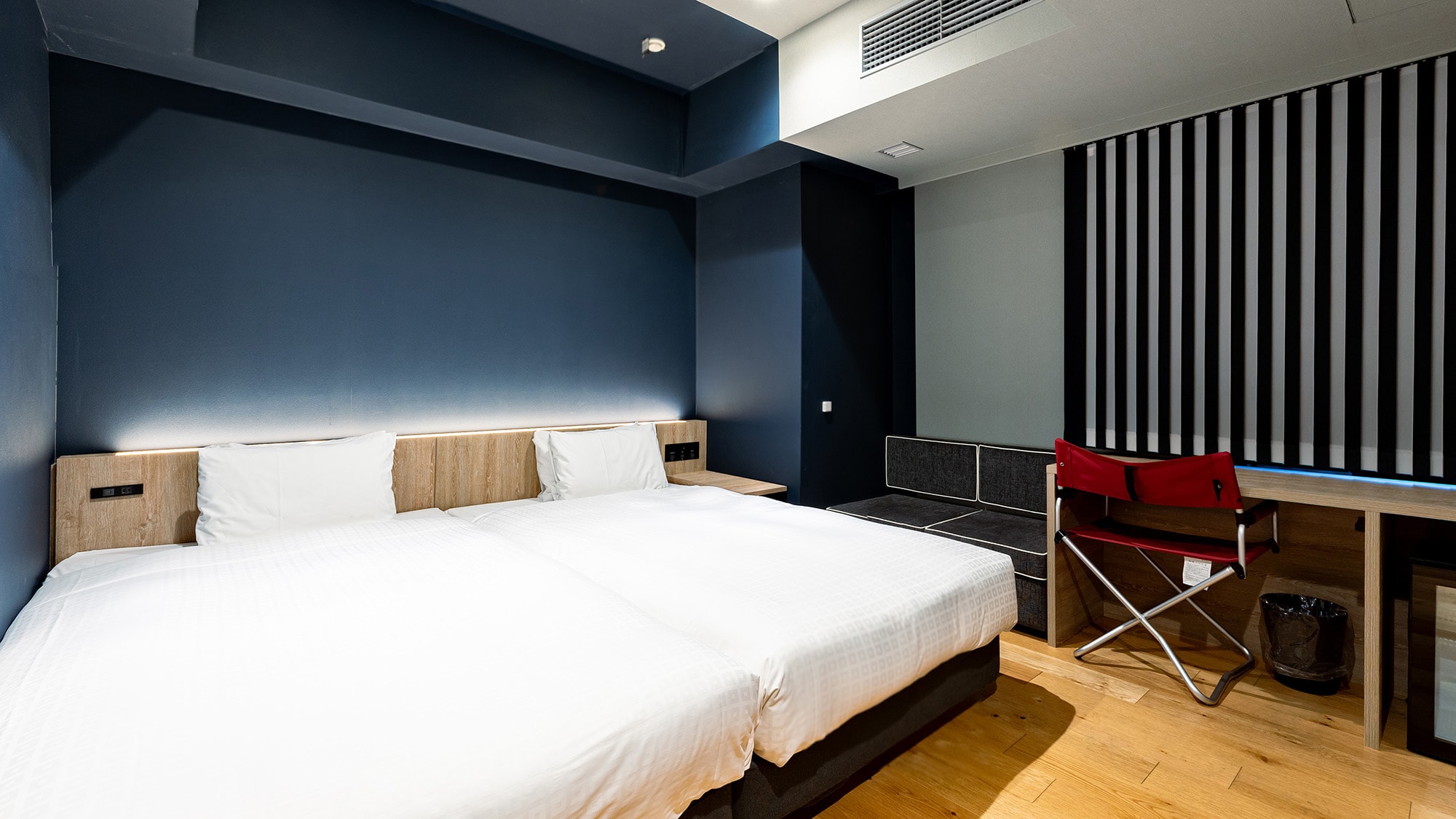 ห้องดีลักซ์เตียงคู่ | 17 ตร.ม. / จำนวนผู้เข้าพัก: 2 ท่าน / เตียงกว้าง 120 ซม. จำนวน 2 เตียง / ห้องน้ำพร้อมพื้นที่อาบน้ำแยกต่างหาก / ที่นอน Airweave