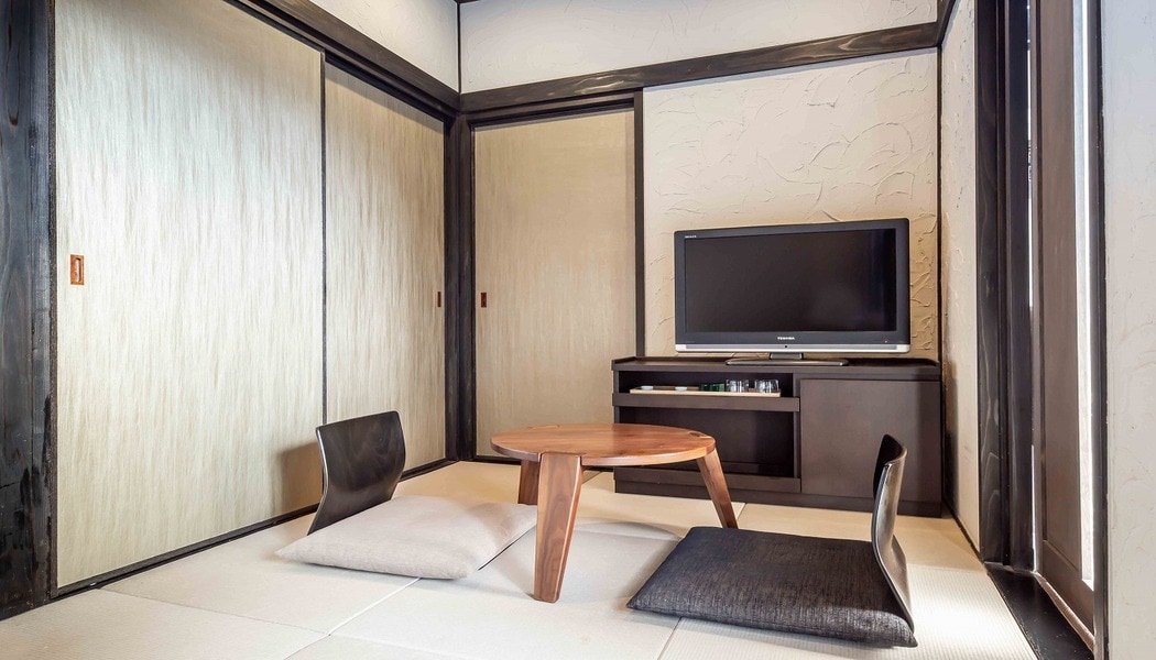 [Room with semi-open-air bath] Japanese and Western rooms