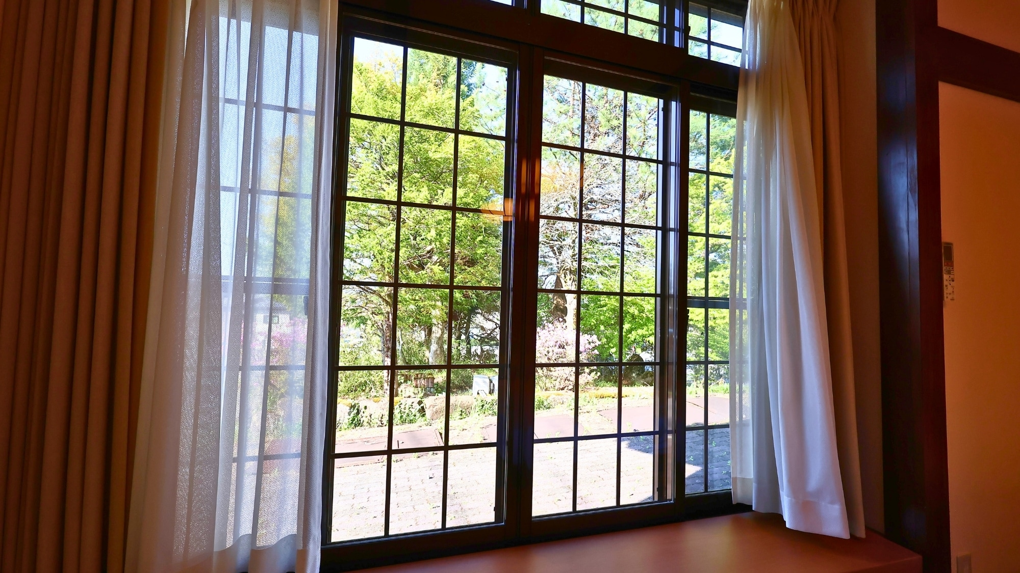 ・A moment by the window overlooking the garden